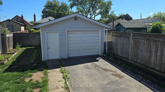 Additional property image - 558 Quebec St