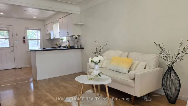 Additional property image - 558 Quebec St