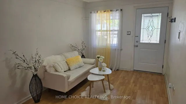 Additional property image - 558 Quebec St