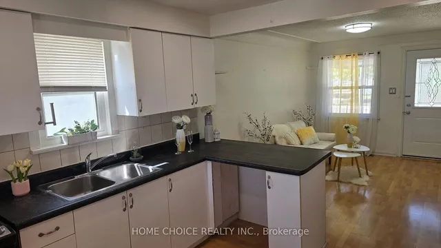Additional property image - 558 Quebec St