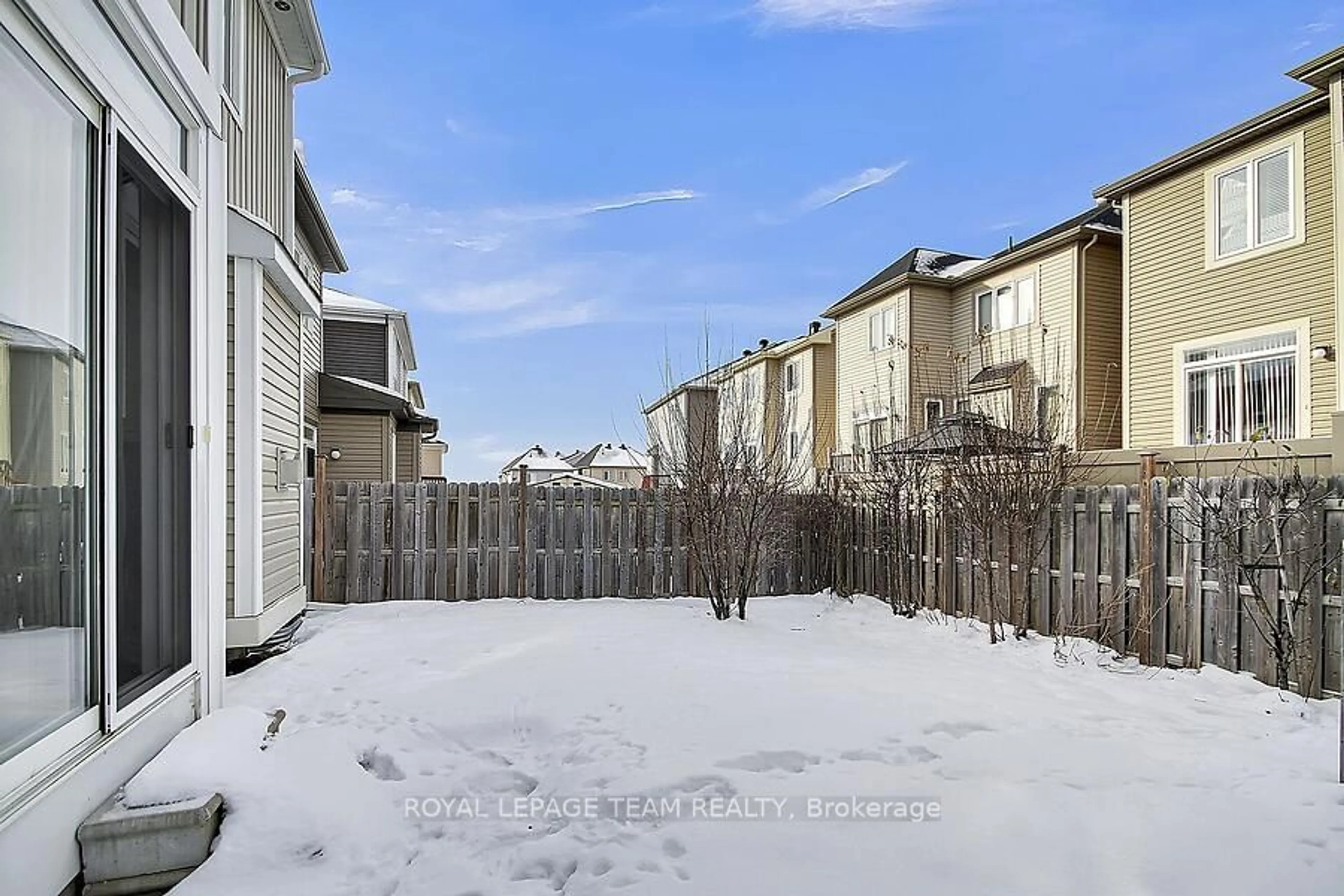 Patio, street for 371 Meadowbreeze Dr, Kanata Ontario K2M 0K3