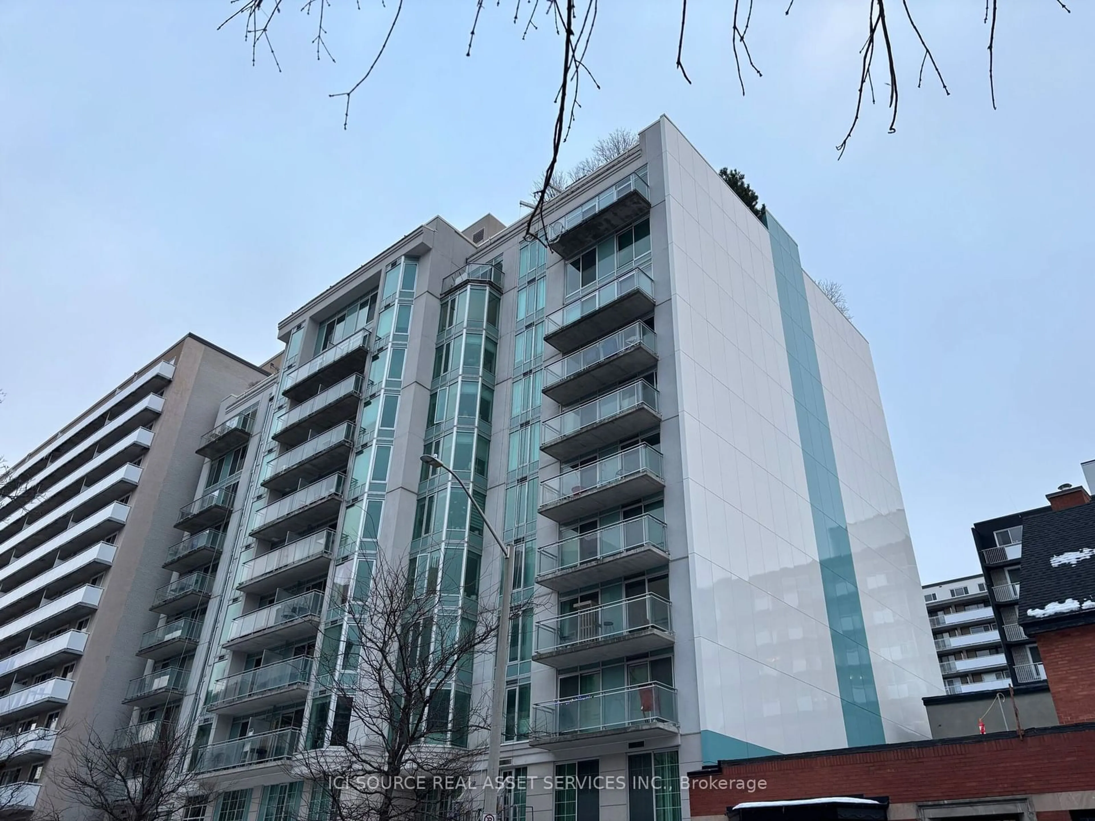 A pic from outside/outdoor area/front of a property/back of a property/a pic from drone, building for 138 Somerset St #302, Ottawa Centre Ontario K2P 0A3