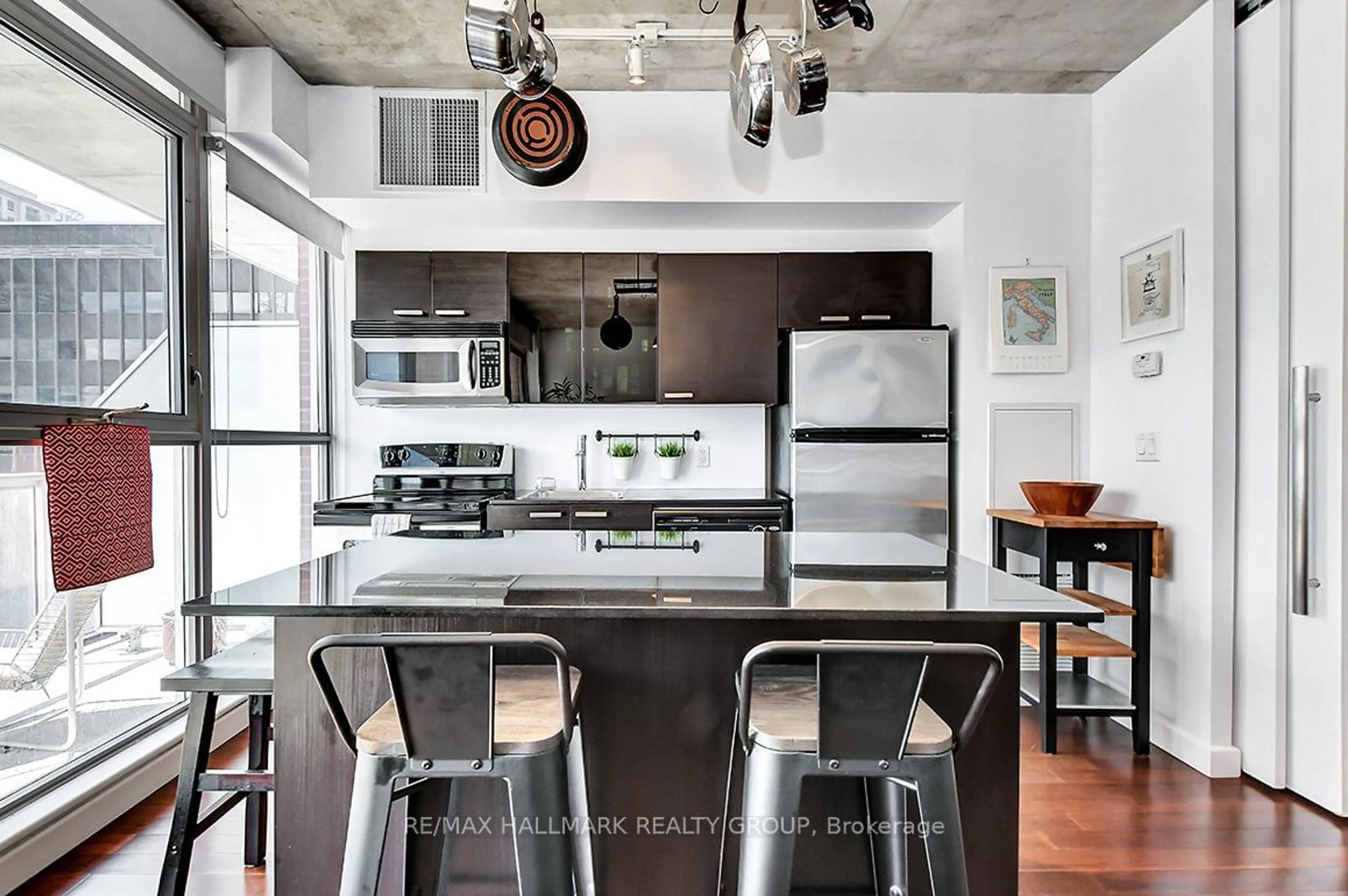 Contemporary kitchen, cement floor for 179 GEORGE St #1004, Lower Town - Sandy Hill Ontario K1N 1J8