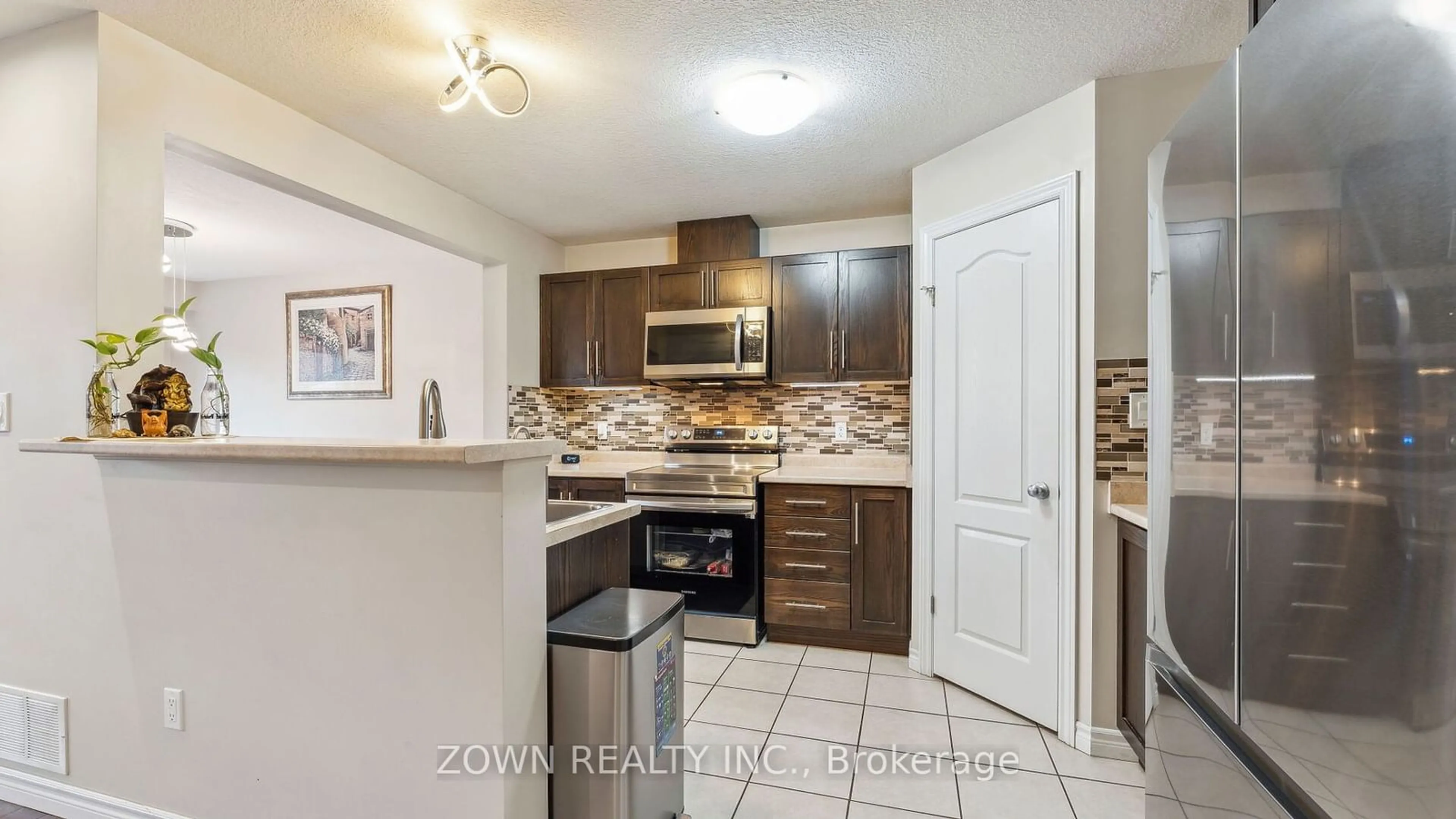 Open concept kitchen, ceramic/tile floor for 65 Curzon Cres, Guelph Ontario N1K 0B2