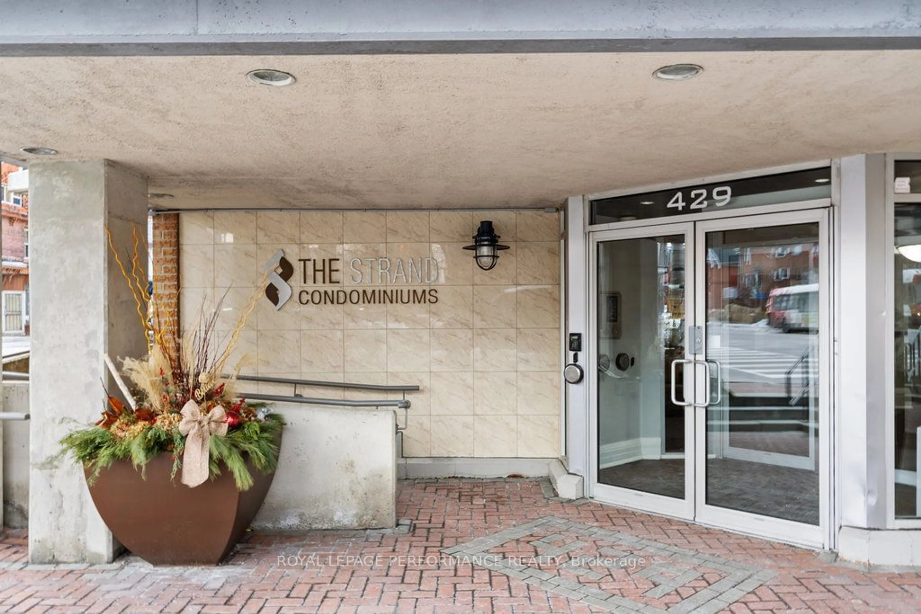 Indoor foyer for 429 Somerset St #401, Ottawa Centre Ontario K2P 2P5