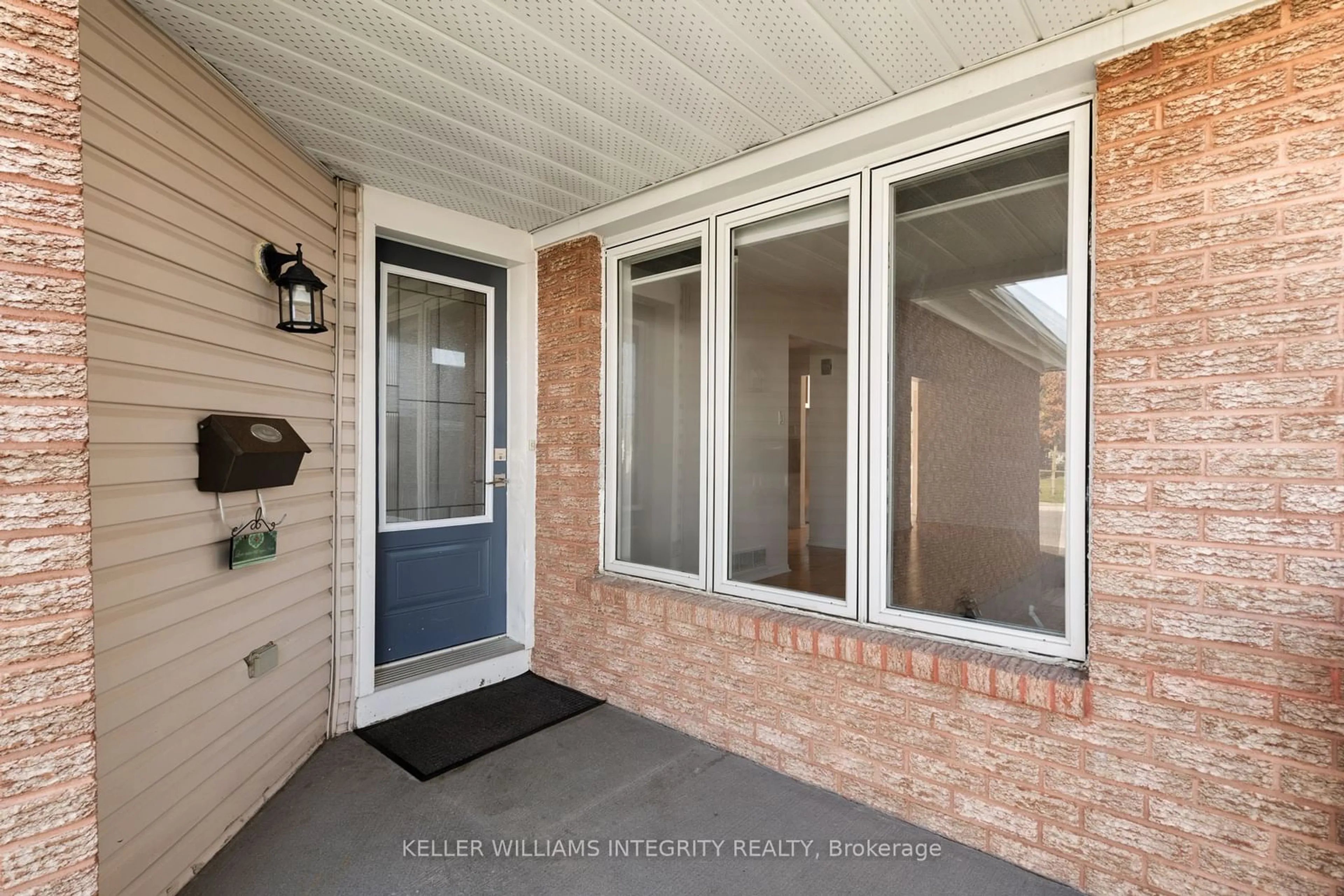 Indoor entryway for 2112 GARDENWAY Dr, Orleans - Cumberland and Area Ontario K4A 3K2