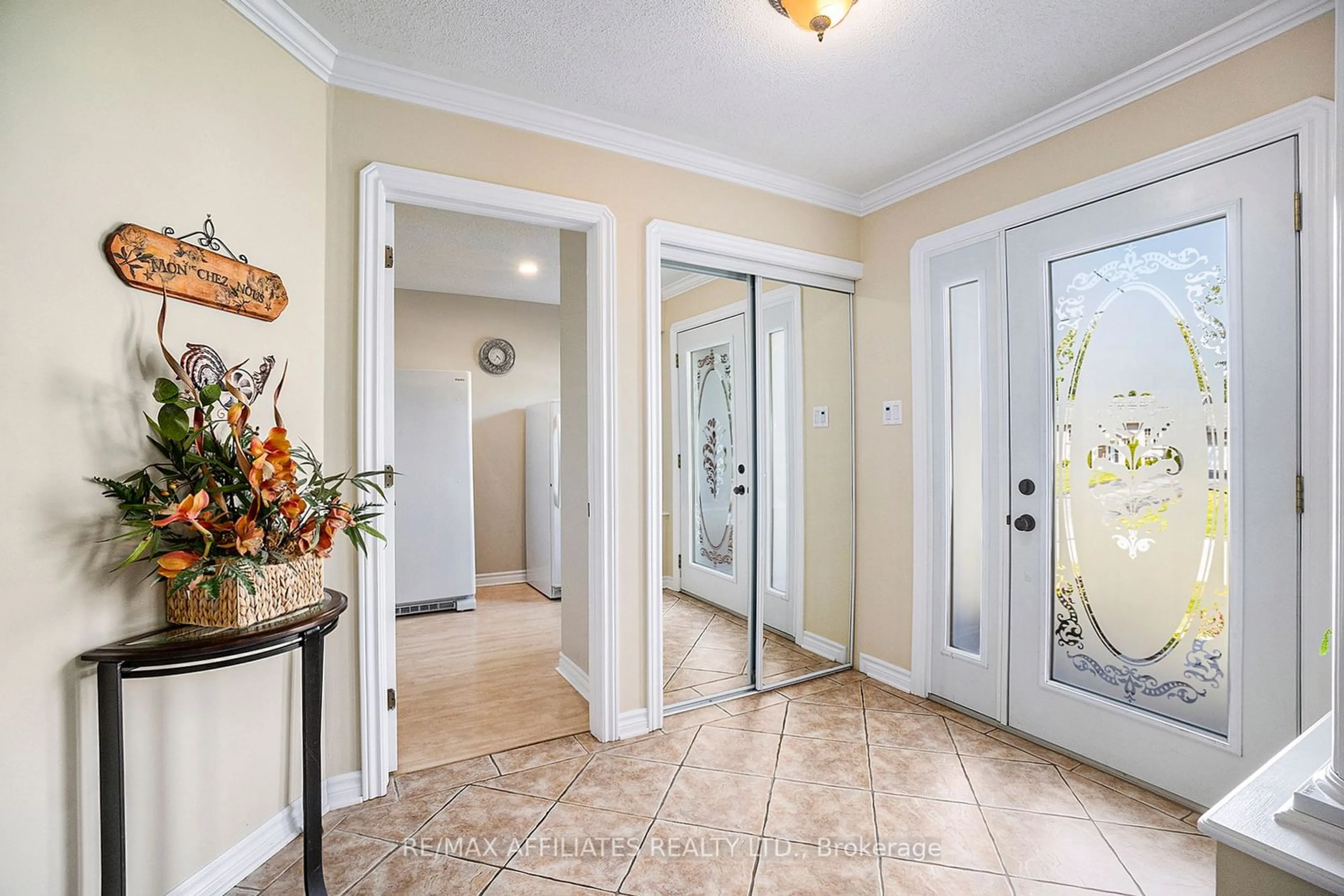 Indoor entryway for 93 LAROSE Lane, The Nation Ontario K0A 1W0