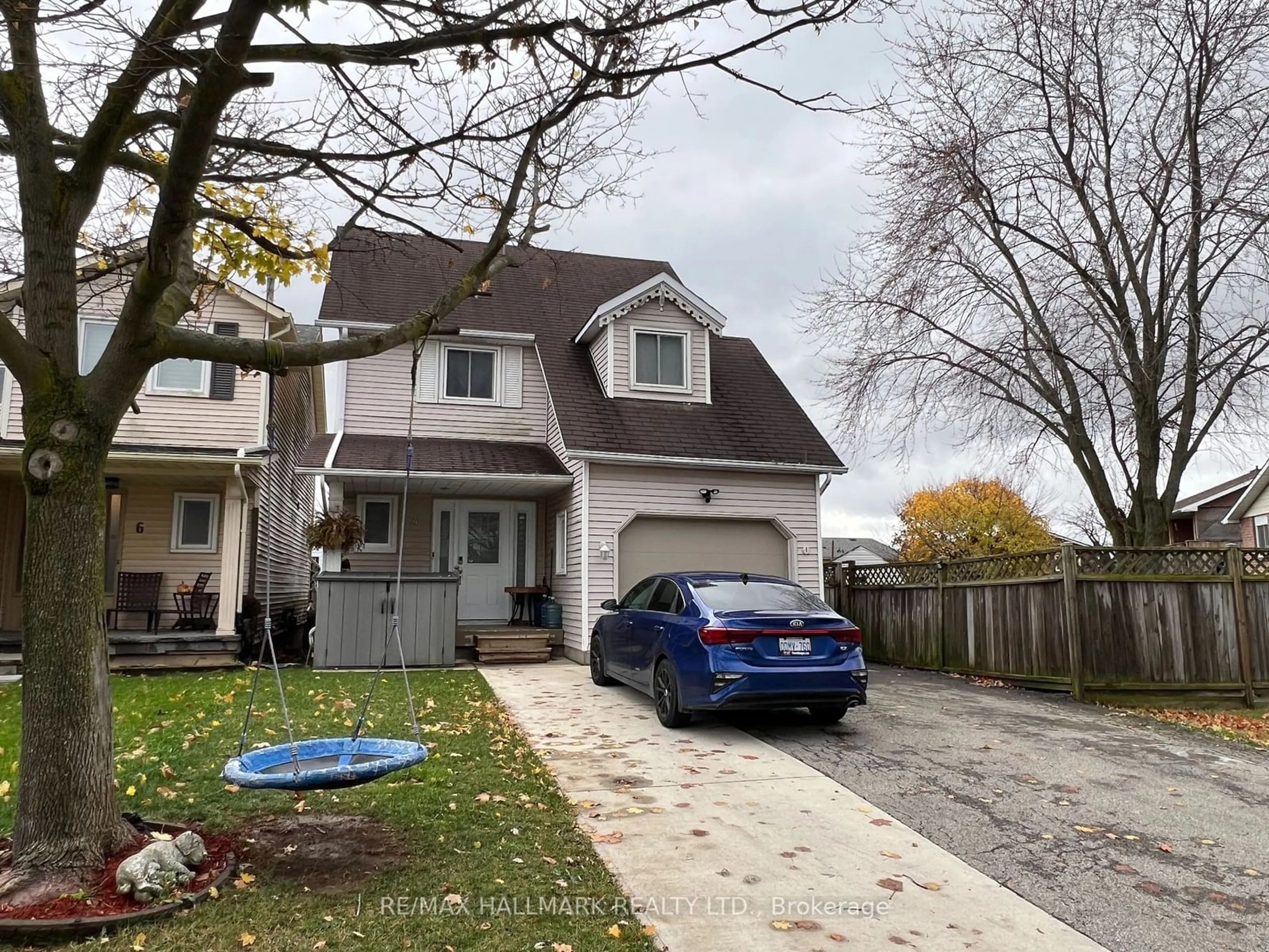 A pic from outside/outdoor area/front of a property/back of a property/a pic from drone, street for 4 Rannie Crt, Thorold Ontario L2V 4X2