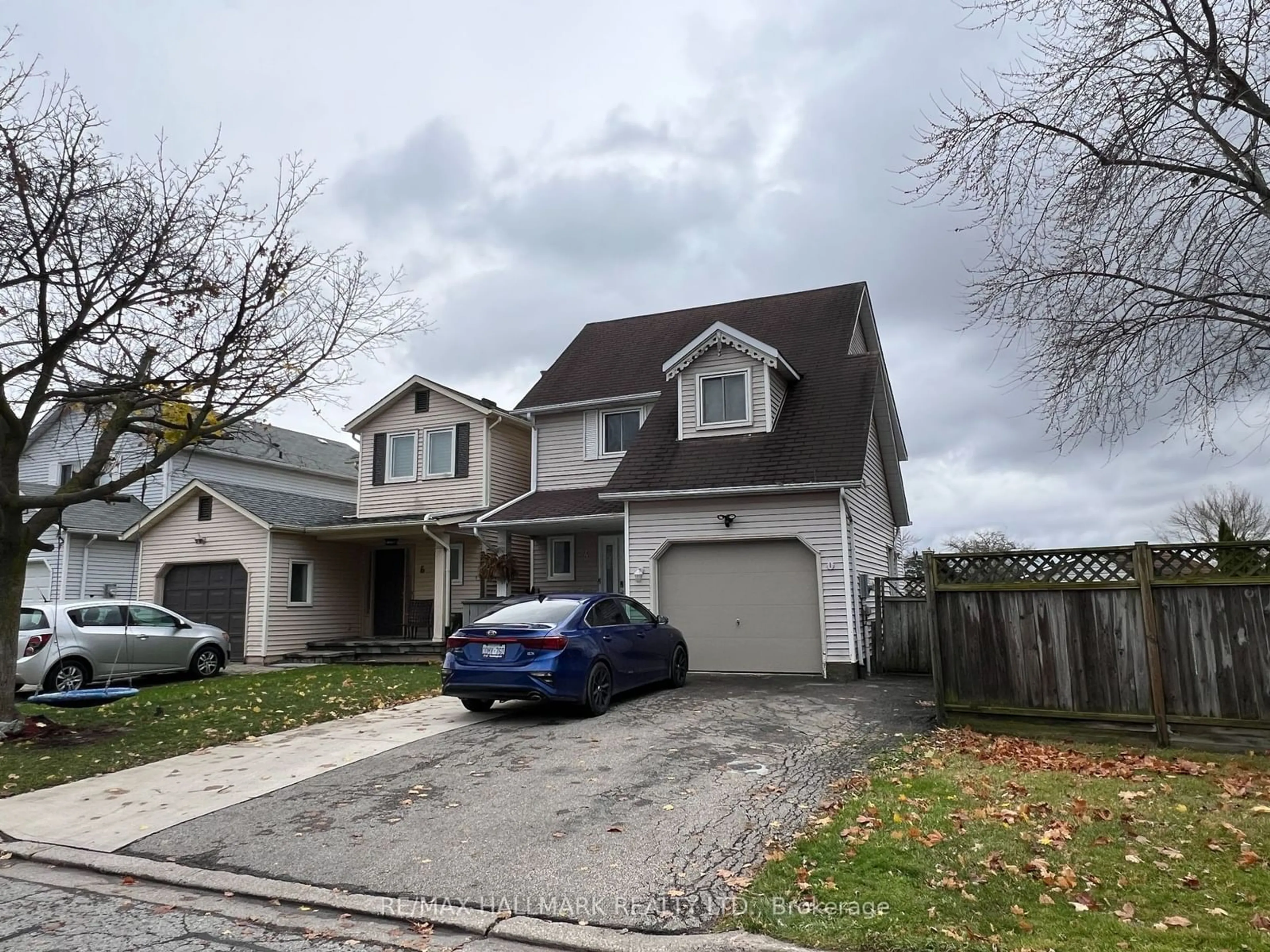 A pic from outside/outdoor area/front of a property/back of a property/a pic from drone, street for 4 Rannie Crt, Thorold Ontario L2V 4X2