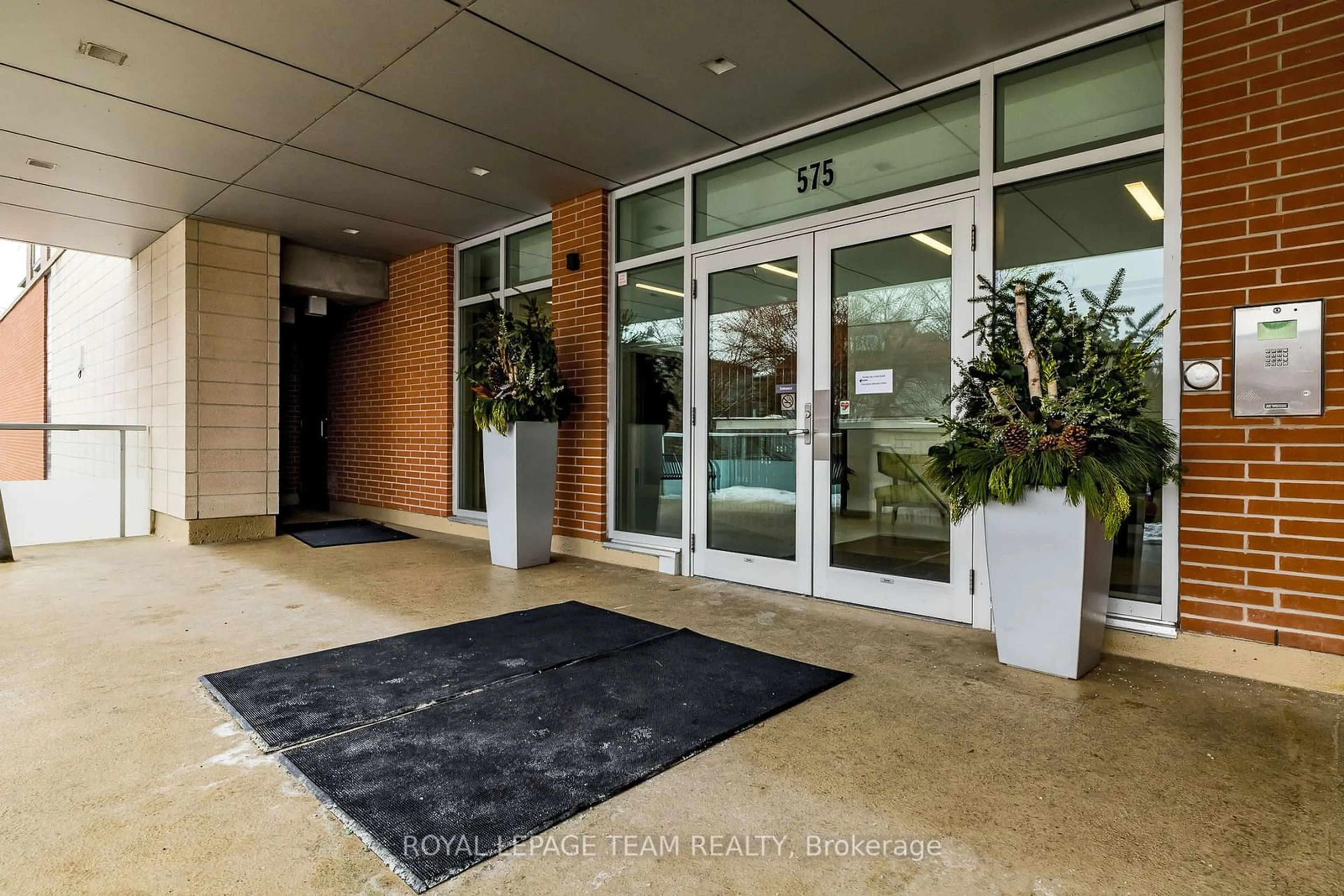 Indoor foyer for 575 Byron Ave #501, Carlingwood - Westboro and Area Ontario K2A 1R7