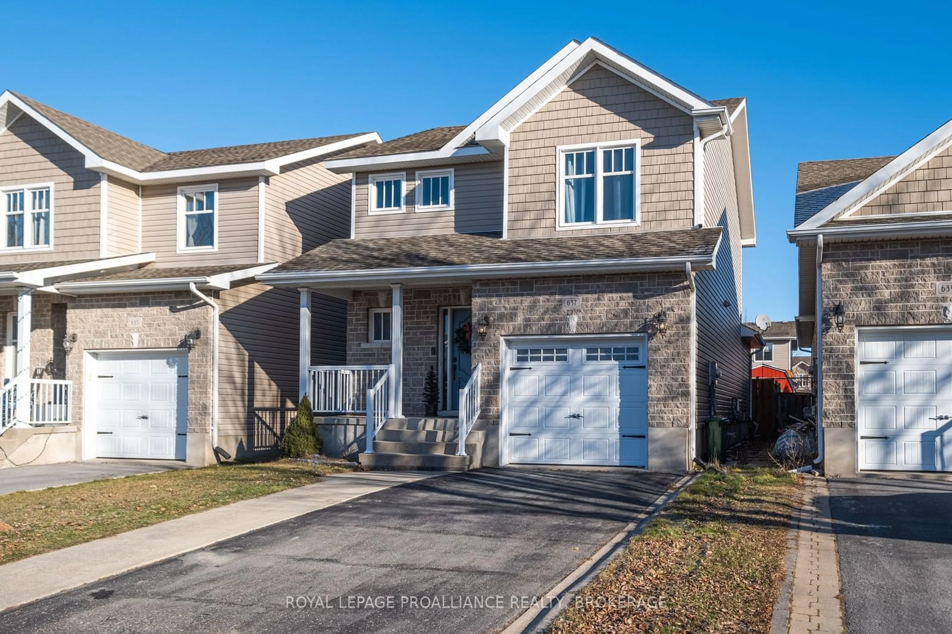 Home with vinyl exterior material, street for 637 Walters St, Kingston Ontario K7K 0B6