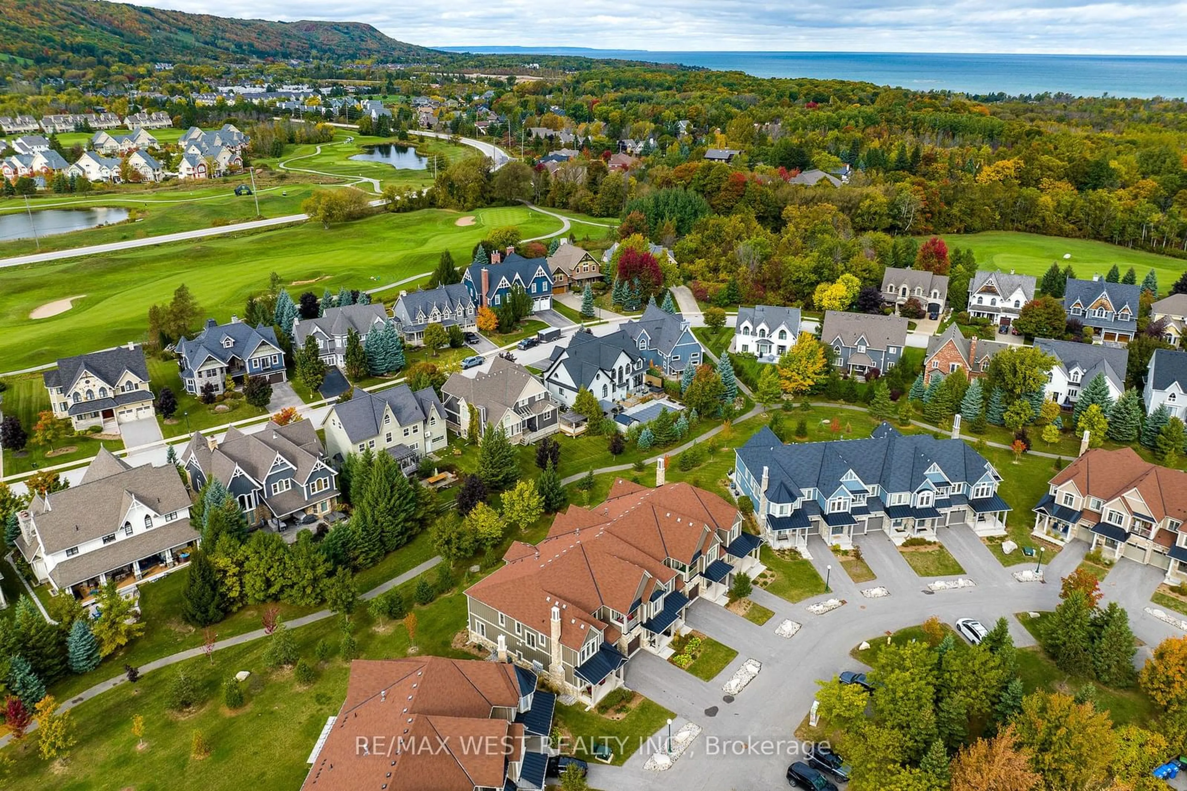 A pic from outside/outdoor area/front of a property/back of a property/a pic from drone, mountain view for 171 snowbridge Way #37, Blue Mountains Ontario L9Y 0V1