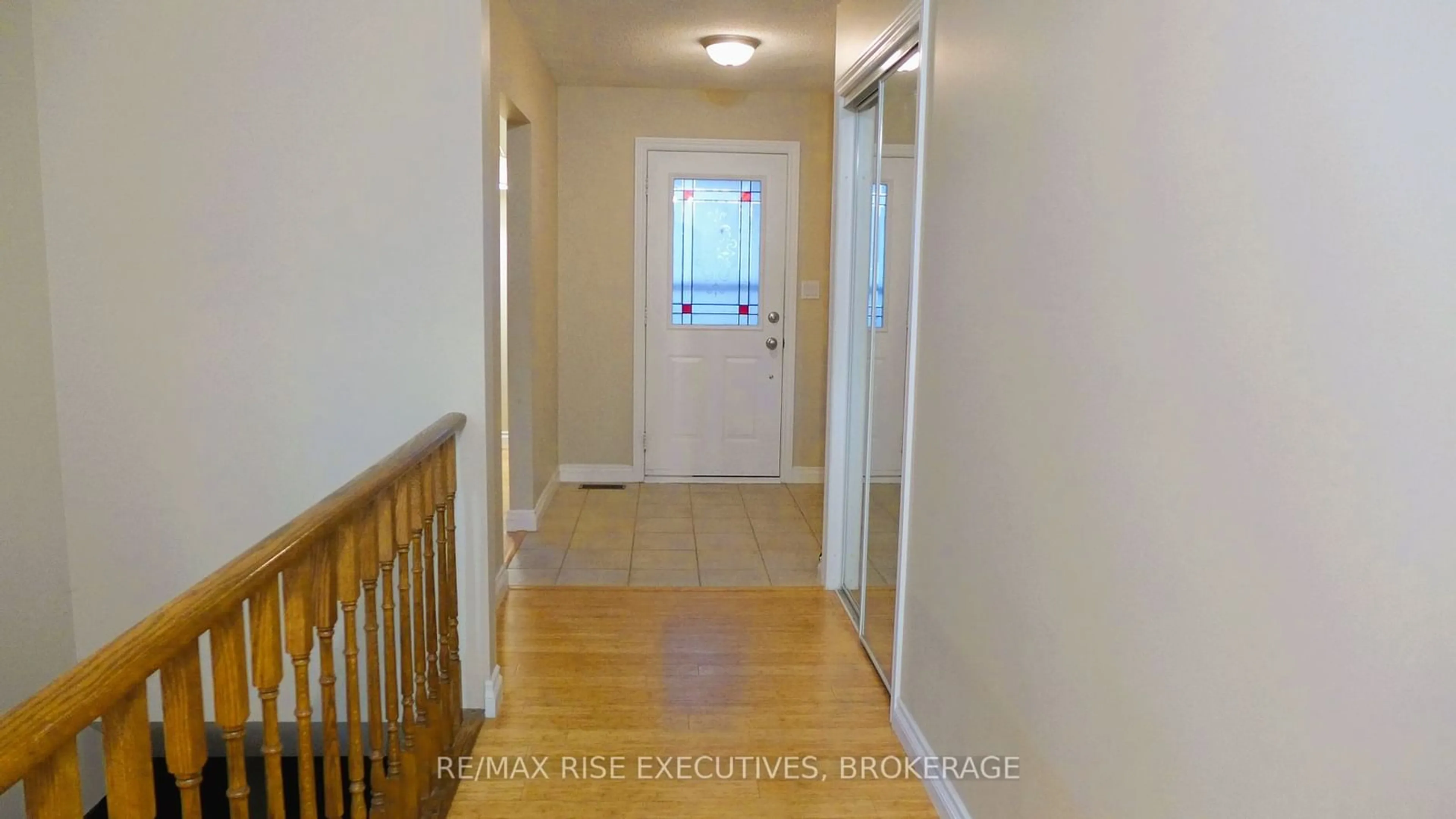 Indoor entryway for 711 Muirfield Cres, Kingston Ontario K7M 8E6