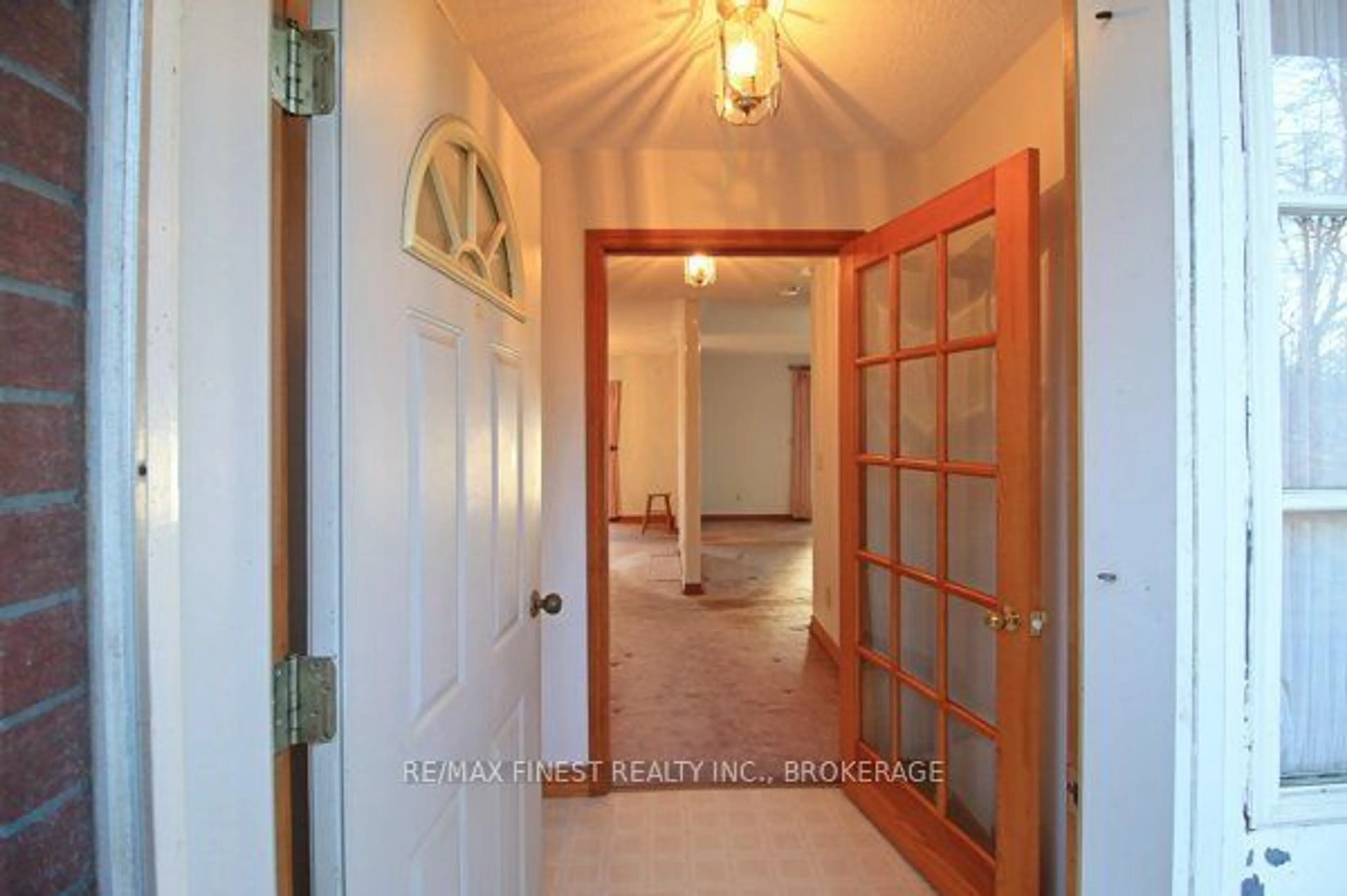 Indoor entryway for 331 Clark Dr, Leeds & Grenville Ontario K7G 2V5