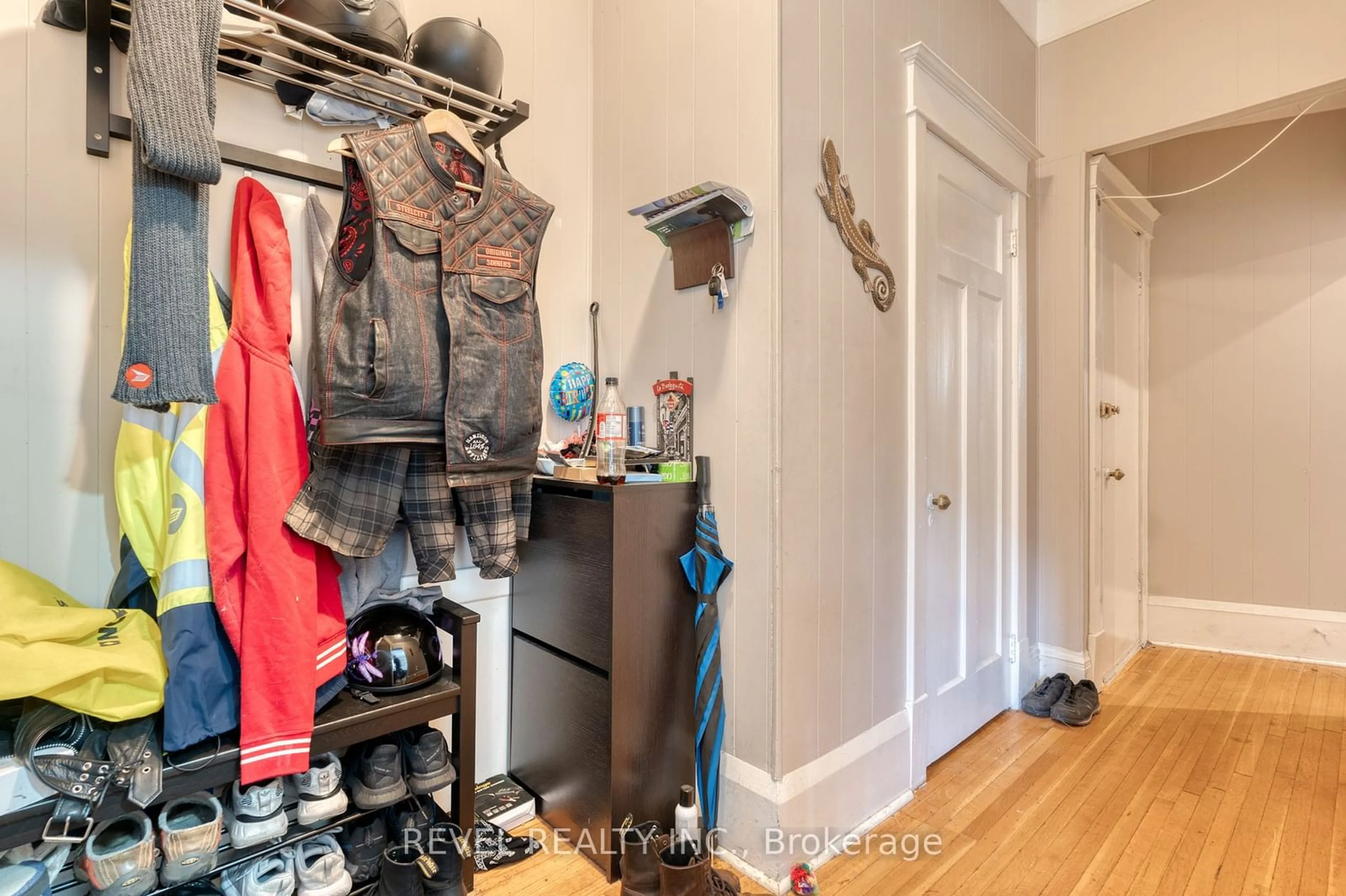 Indoor entryway for 34 Sherman Ave, Hamilton Ontario L8M 2P4