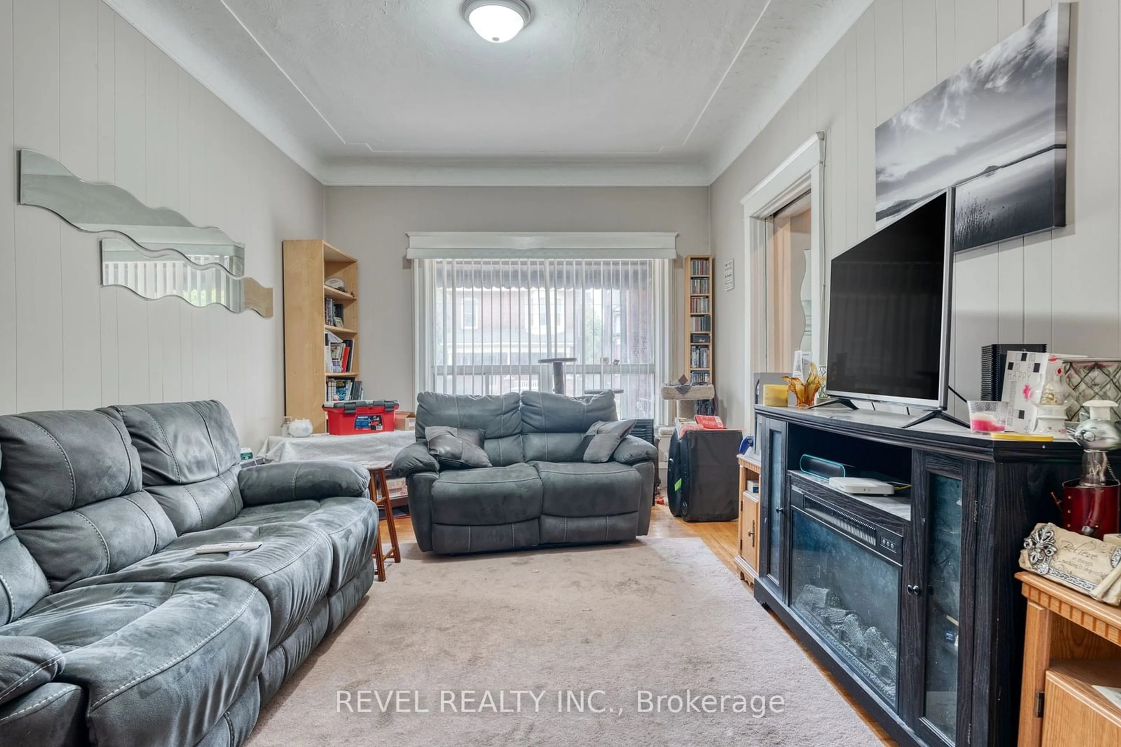 Living room with furniture, unknown for 34 Sherman Ave, Hamilton Ontario L8M 2P4