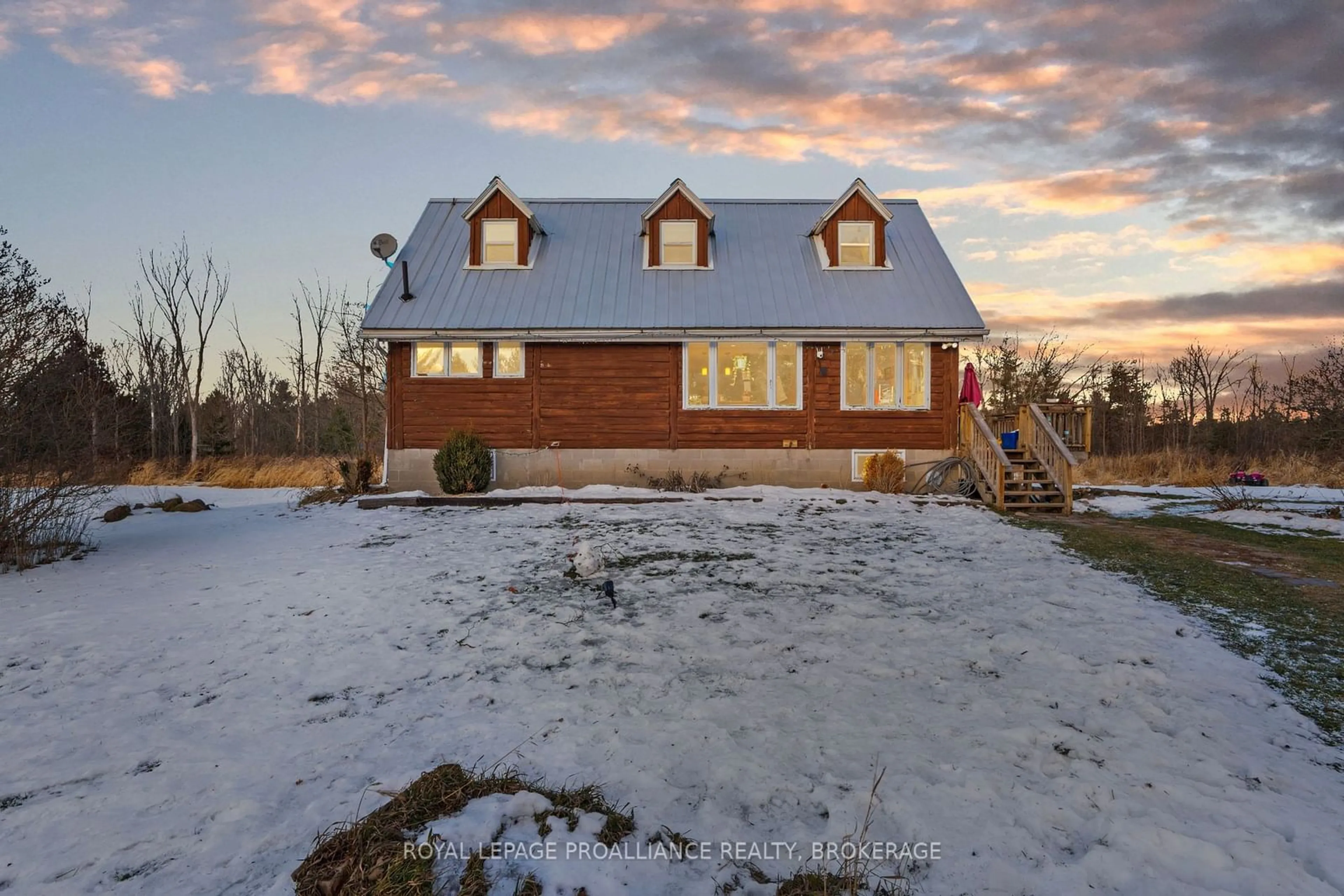 A pic from outside/outdoor area/front of a property/back of a property/a pic from drone, mountain view for 6394 Leveque Rd, South Frontenac Ontario K0H 2W0