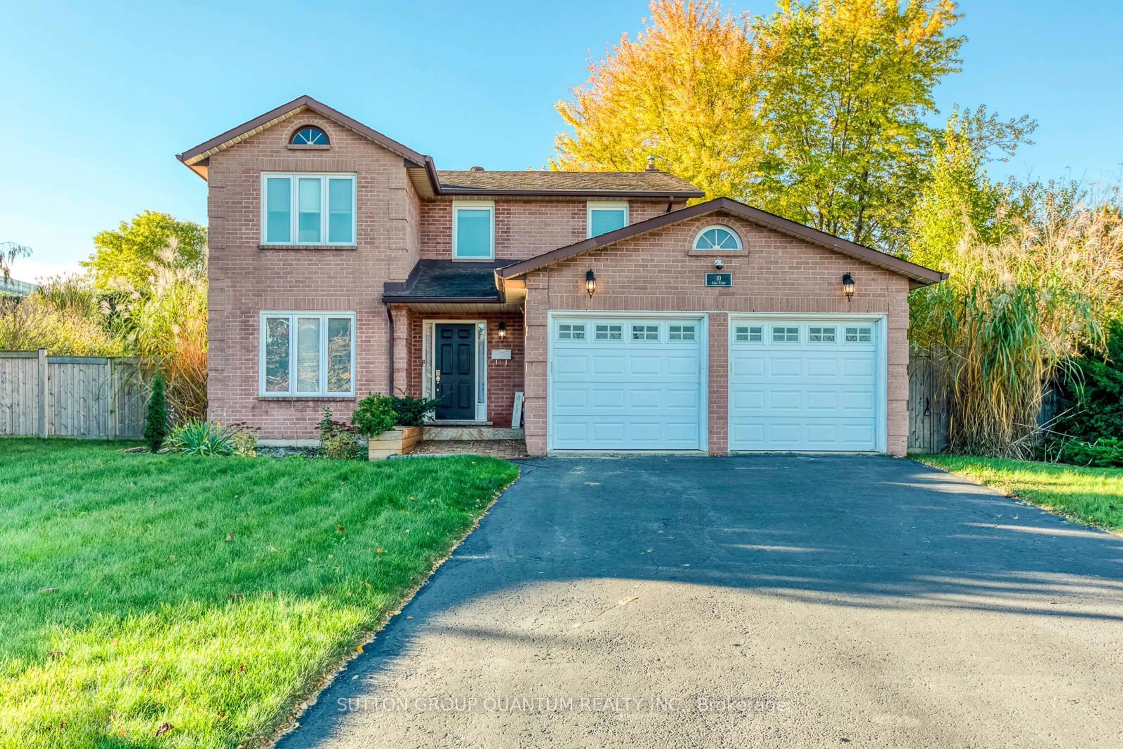 Home with brick exterior material, street for 10 Anne Crt, Grimsby Ontario L3M 5B3