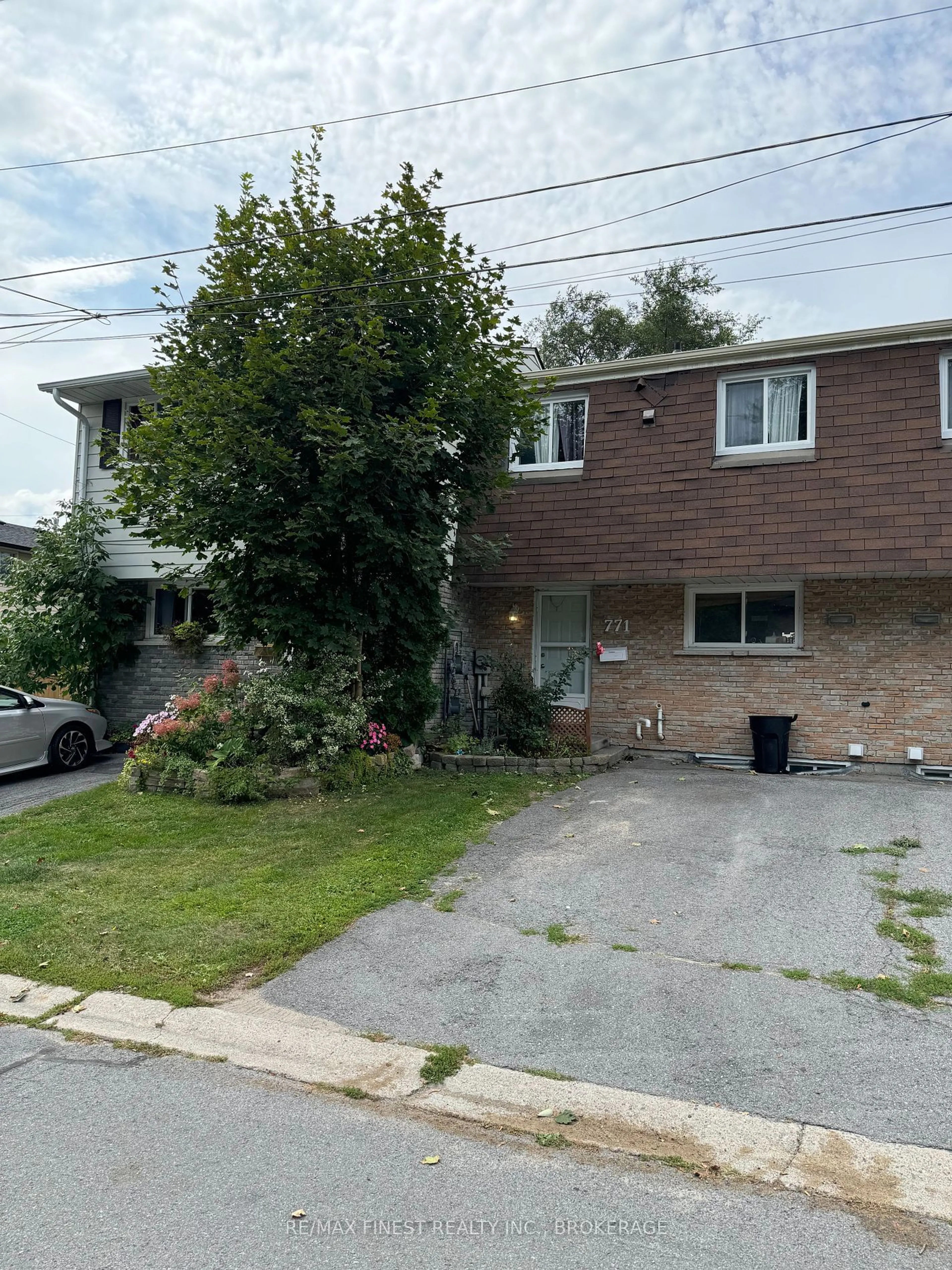 A pic from outside/outdoor area/front of a property/back of a property/a pic from drone, street for 771 ASHWOOD Dr, Kingston Ontario K7M 6X7