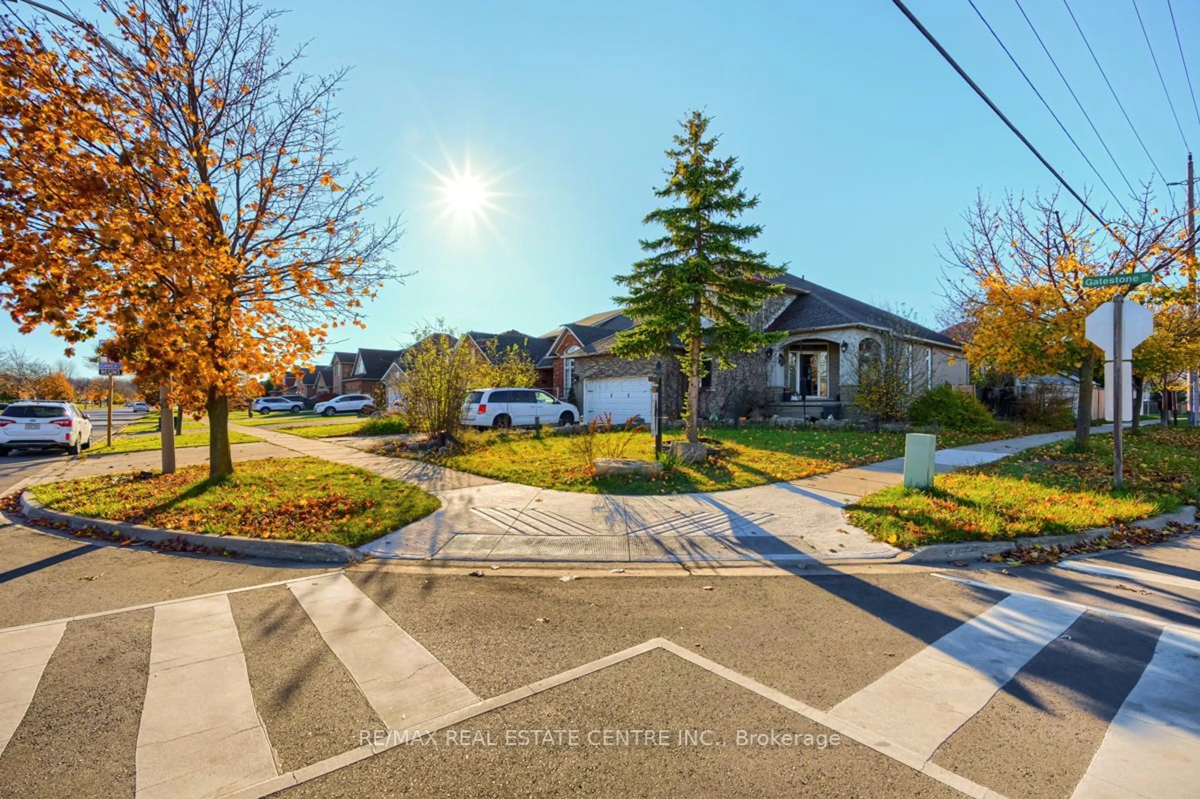 A pic from outside/outdoor area/front of a property/back of a property/a pic from drone, street for 79 Gatestone Dr, Hamilton Ontario L8J 3T7