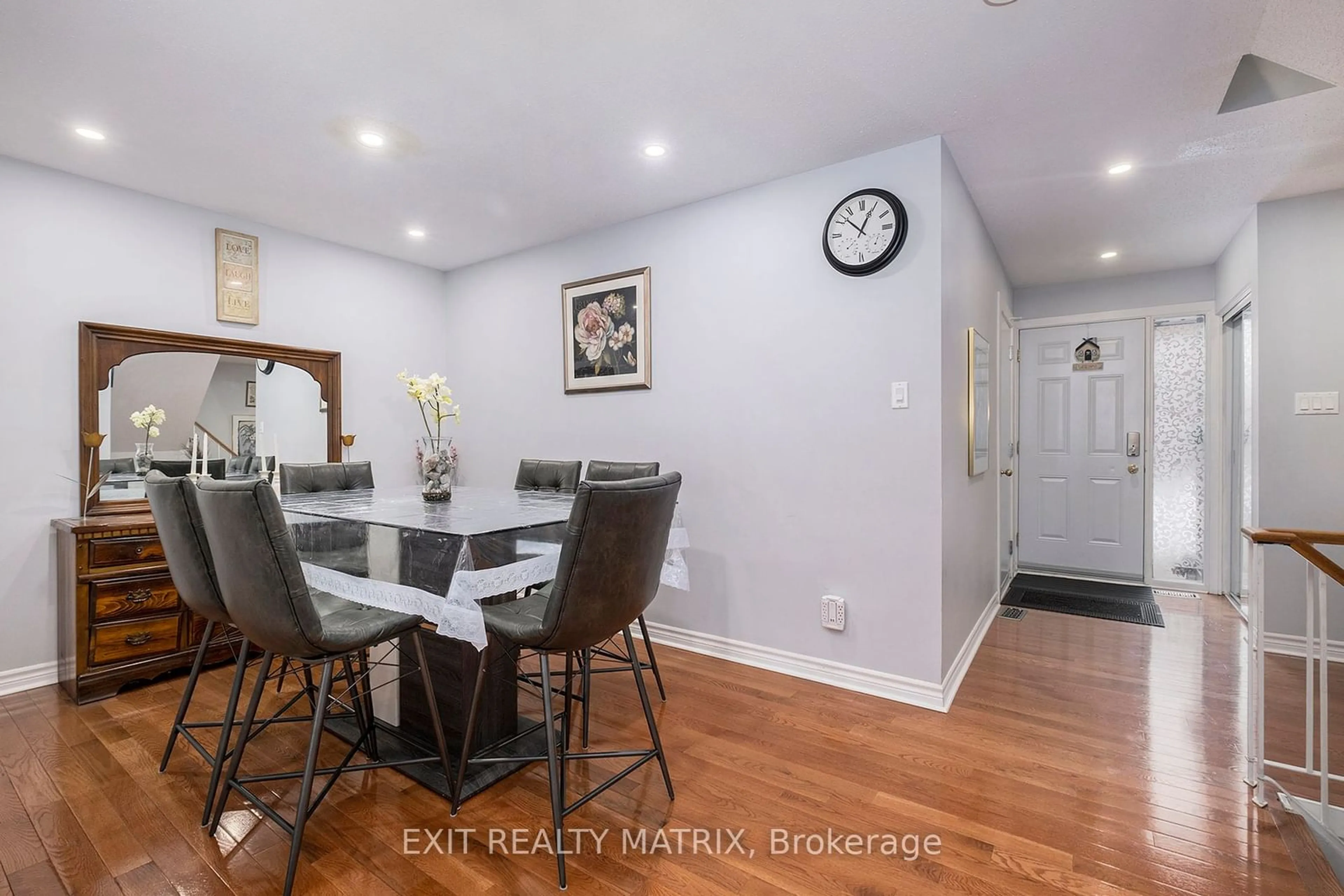 Dining room, wood/laminate floor for 280 McClellan Rd #30, South of Baseline to Knoxdale Ontario K2H 8P8