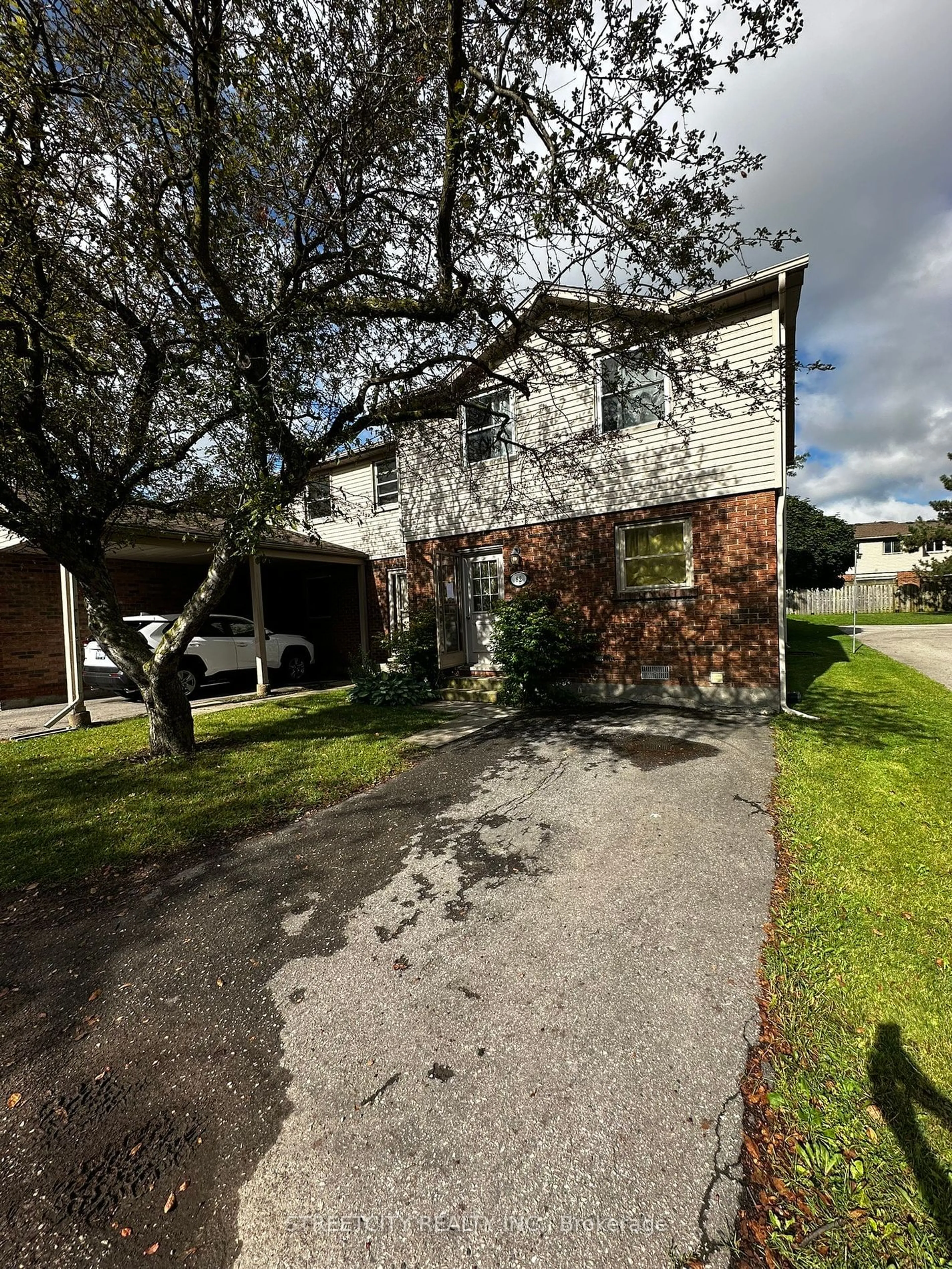 A pic from outside/outdoor area/front of a property/back of a property/a pic from drone, street for 1330 Jalna Blvd #82, London Ontario N6E 2H7