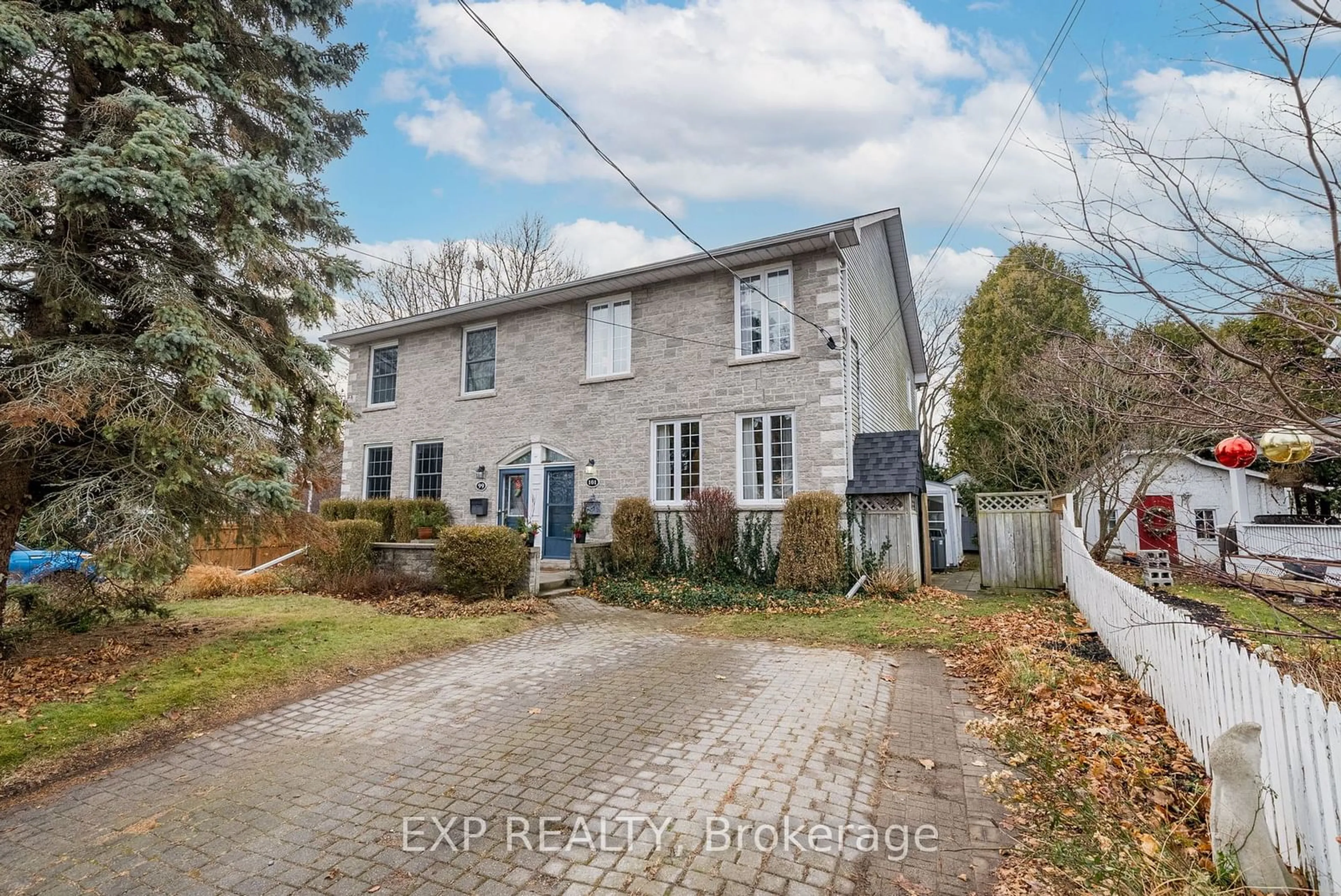 A pic from outside/outdoor area/front of a property/back of a property/a pic from drone, street for 101 Bagot St, Cobourg Ontario K9A 3E9