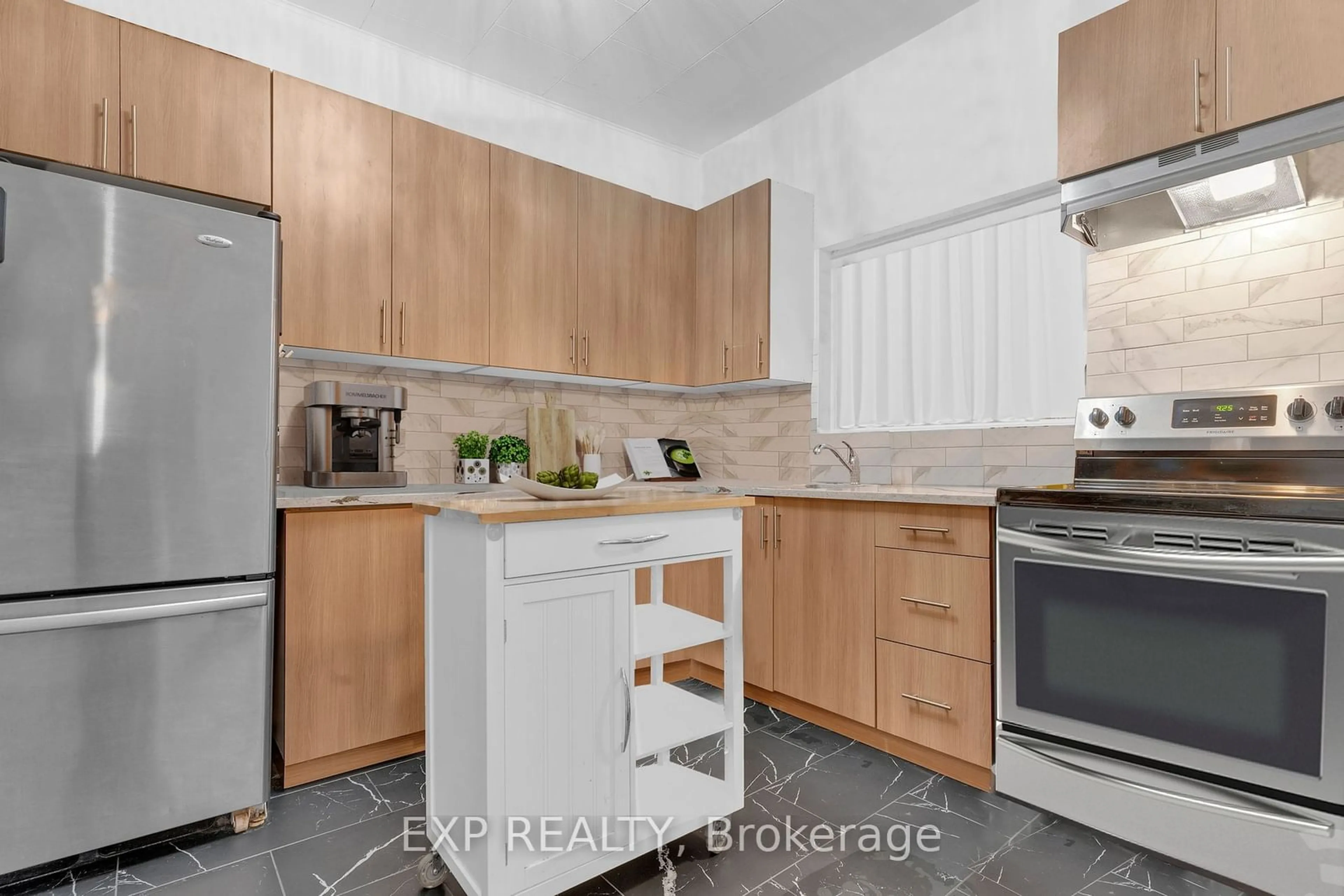 Standard kitchen, unknown for 152 TERRACE HILL St, Brantford Ontario N3R 1G6