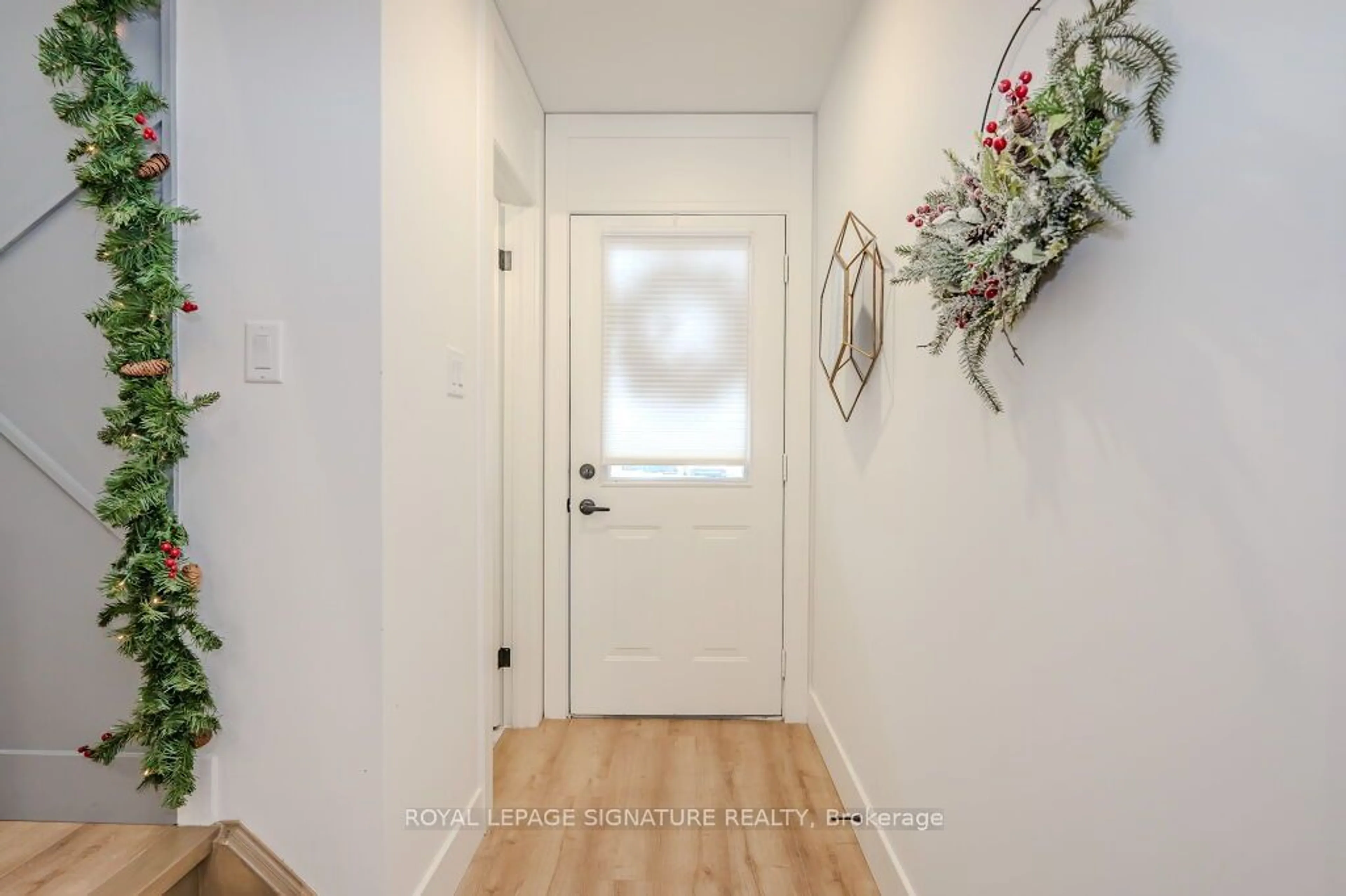 Indoor entryway for 53 Deerpath Dr, Guelph Ontario N1K 1V1