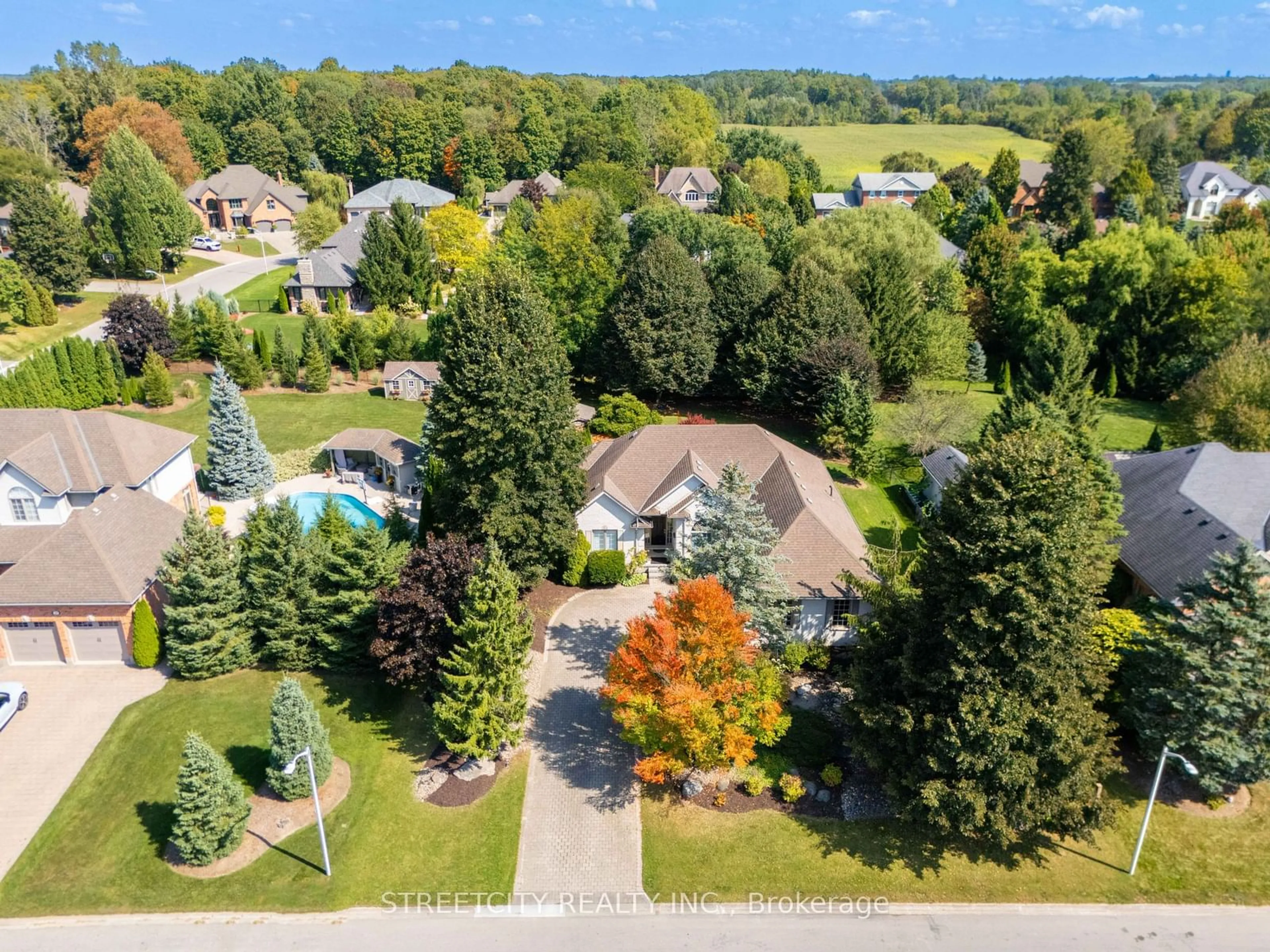 A pic from outside/outdoor area/front of a property/back of a property/a pic from drone, unknown for 27 Wynfield Lane, Middlesex Centre Ontario N6H 5L2