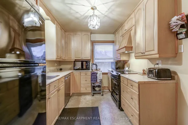 Additional property image - 8 Bromley Rd