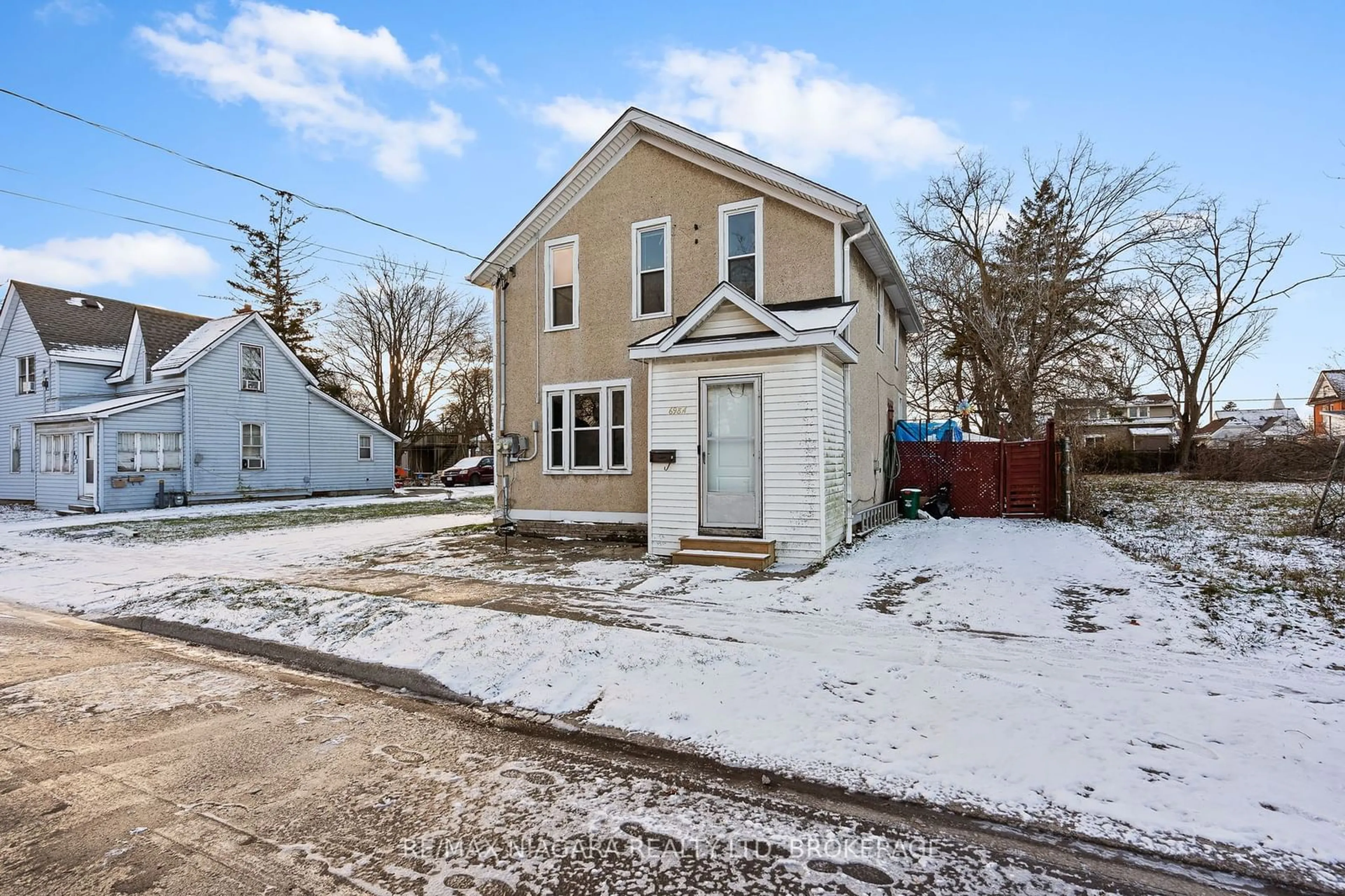 Unknown for 698 King St, Port Colborne Ontario L3K 4J2