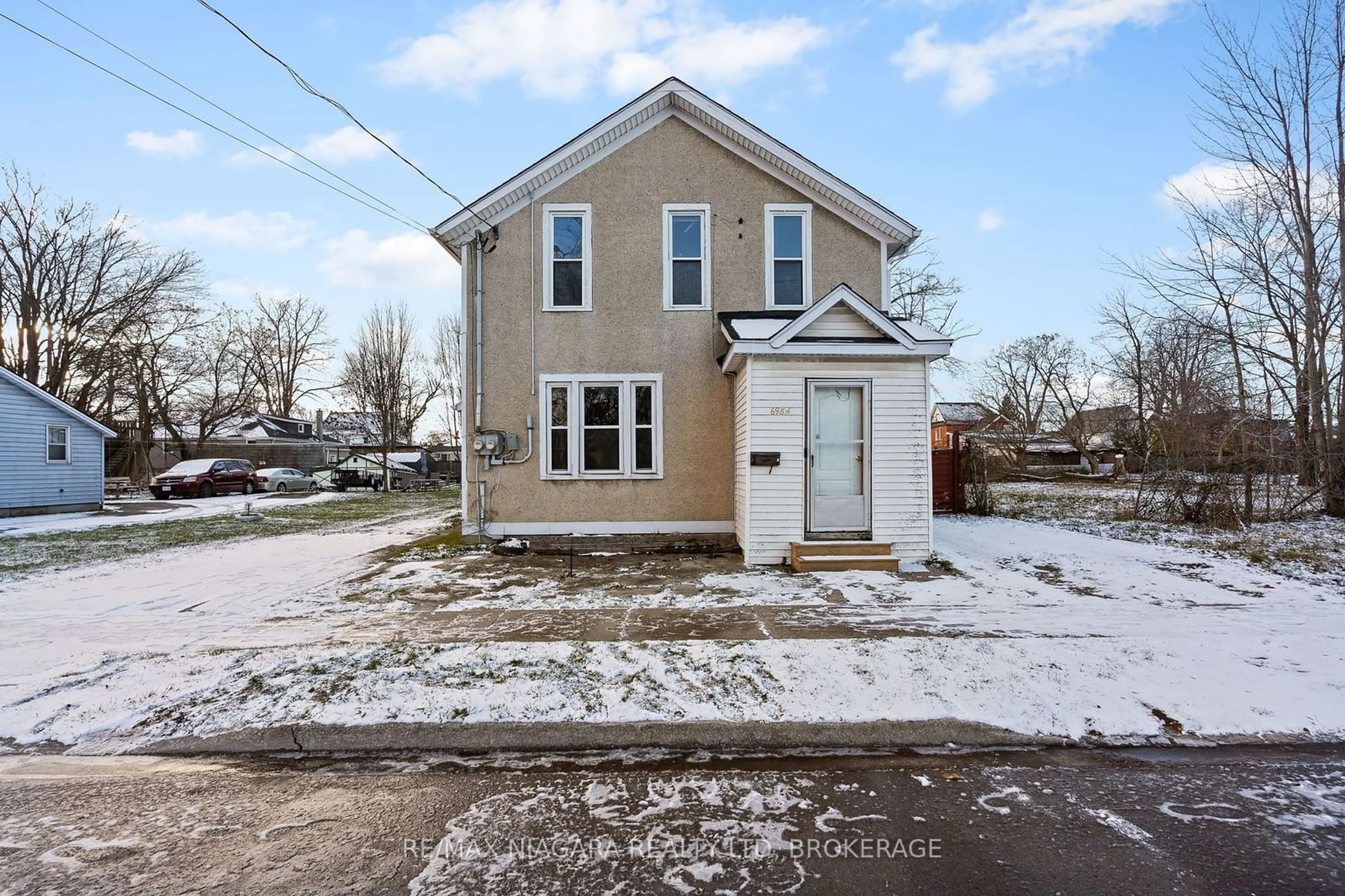 Unknown for 698 King St, Port Colborne Ontario L3K 4J2