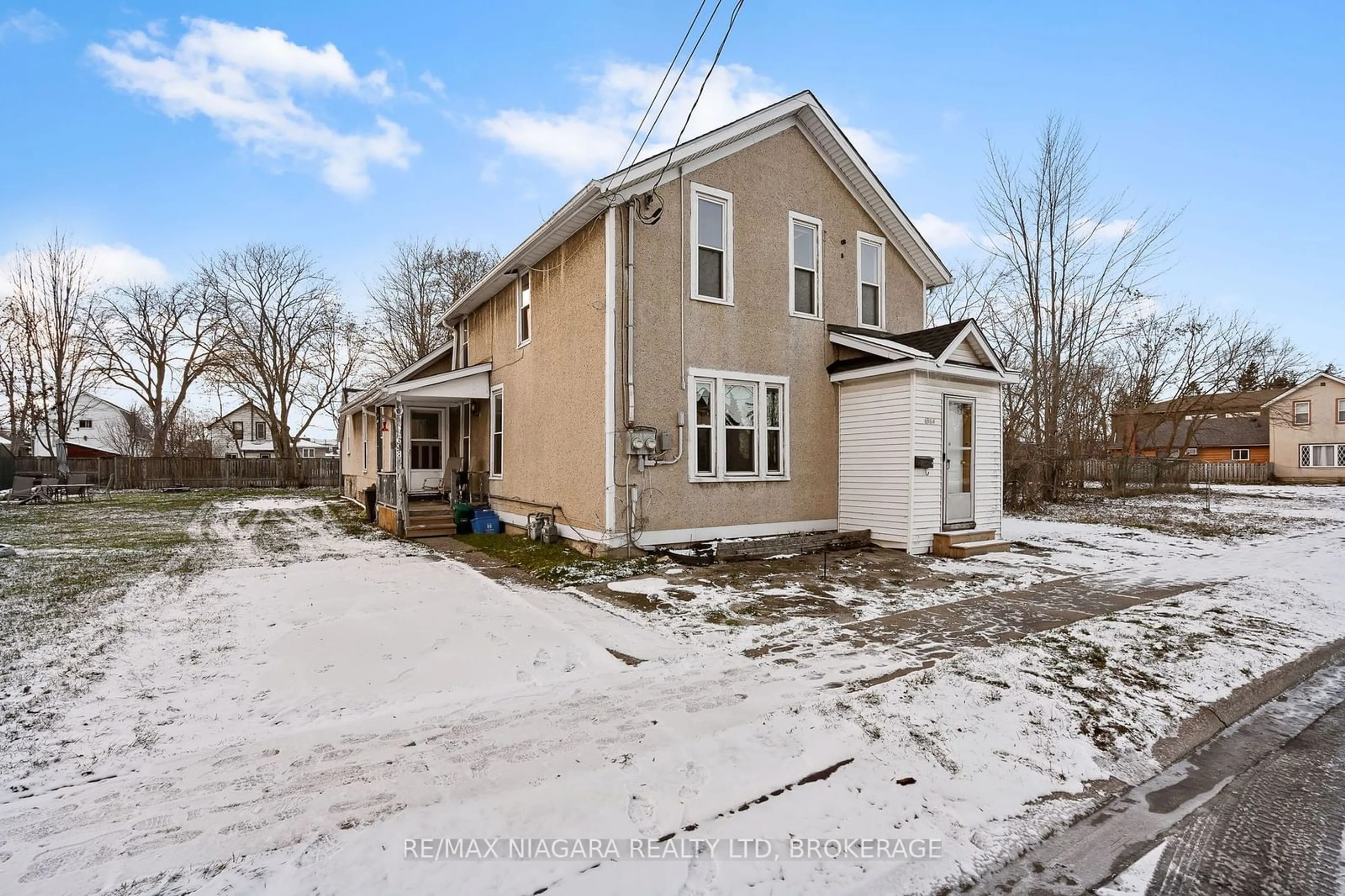 A pic from outside/outdoor area/front of a property/back of a property/a pic from drone, street for 698 King St, Port Colborne Ontario L3K 4J2