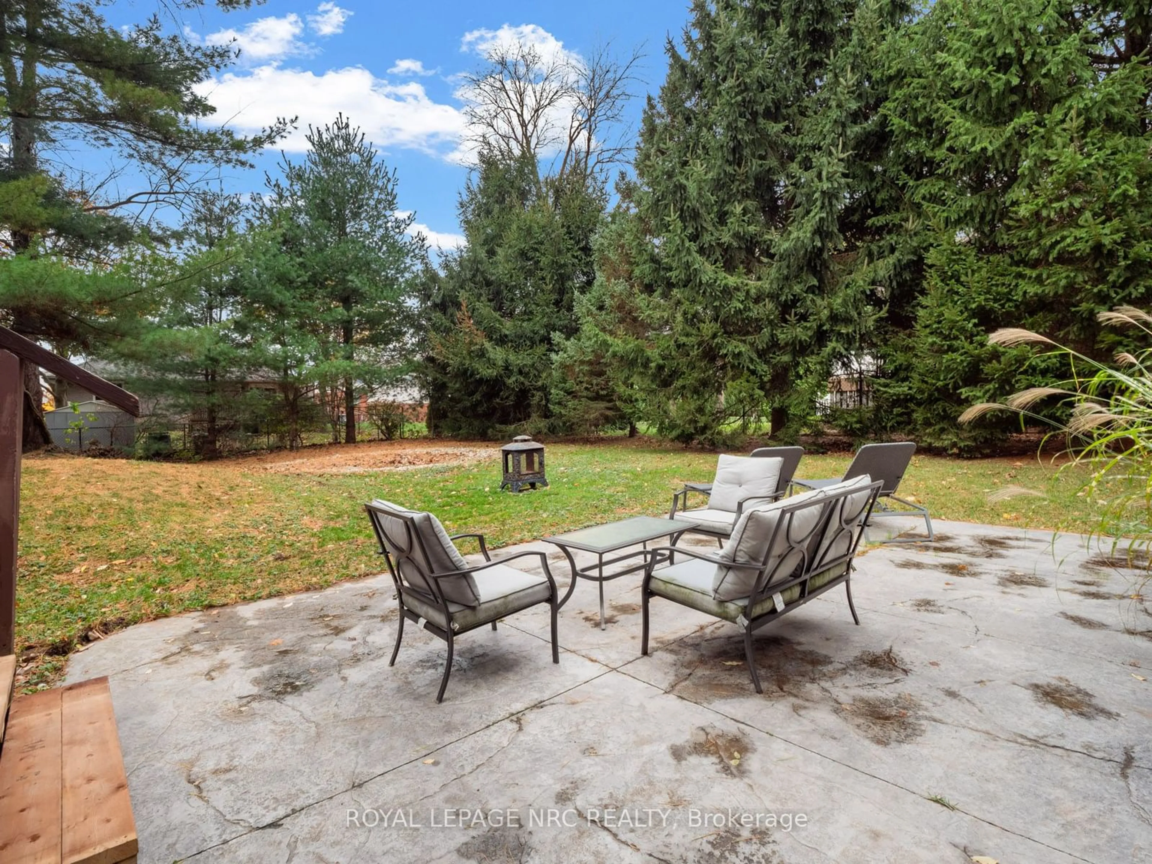 Patio, forest/trees view for 210 Lawrence Lane, Pelham Ontario L0S 1E3