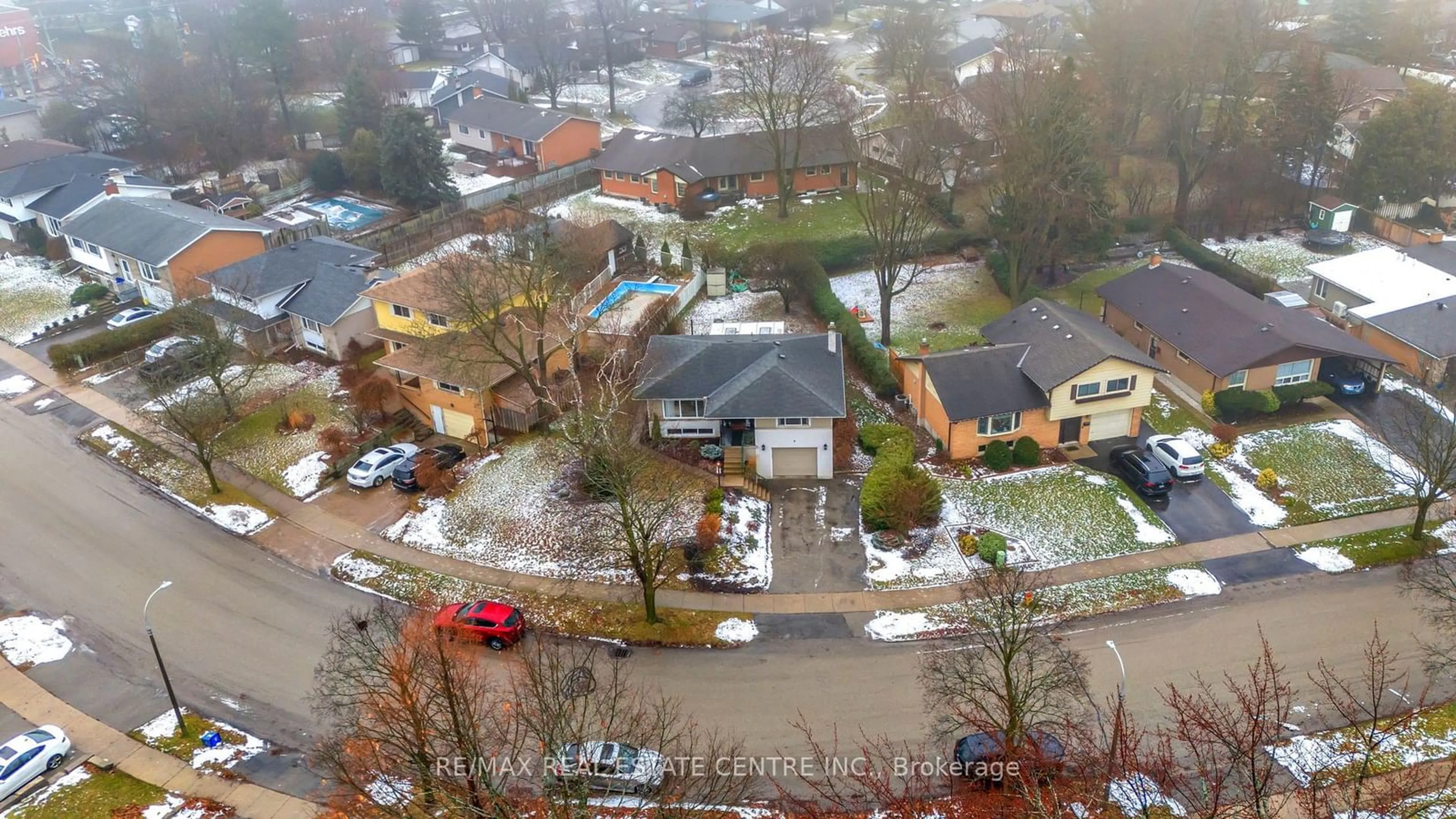 A pic from outside/outdoor area/front of a property/back of a property/a pic from drone, city buildings view from balcony for 93 Crosby Dr, Kitchener Ontario N2B 2L1