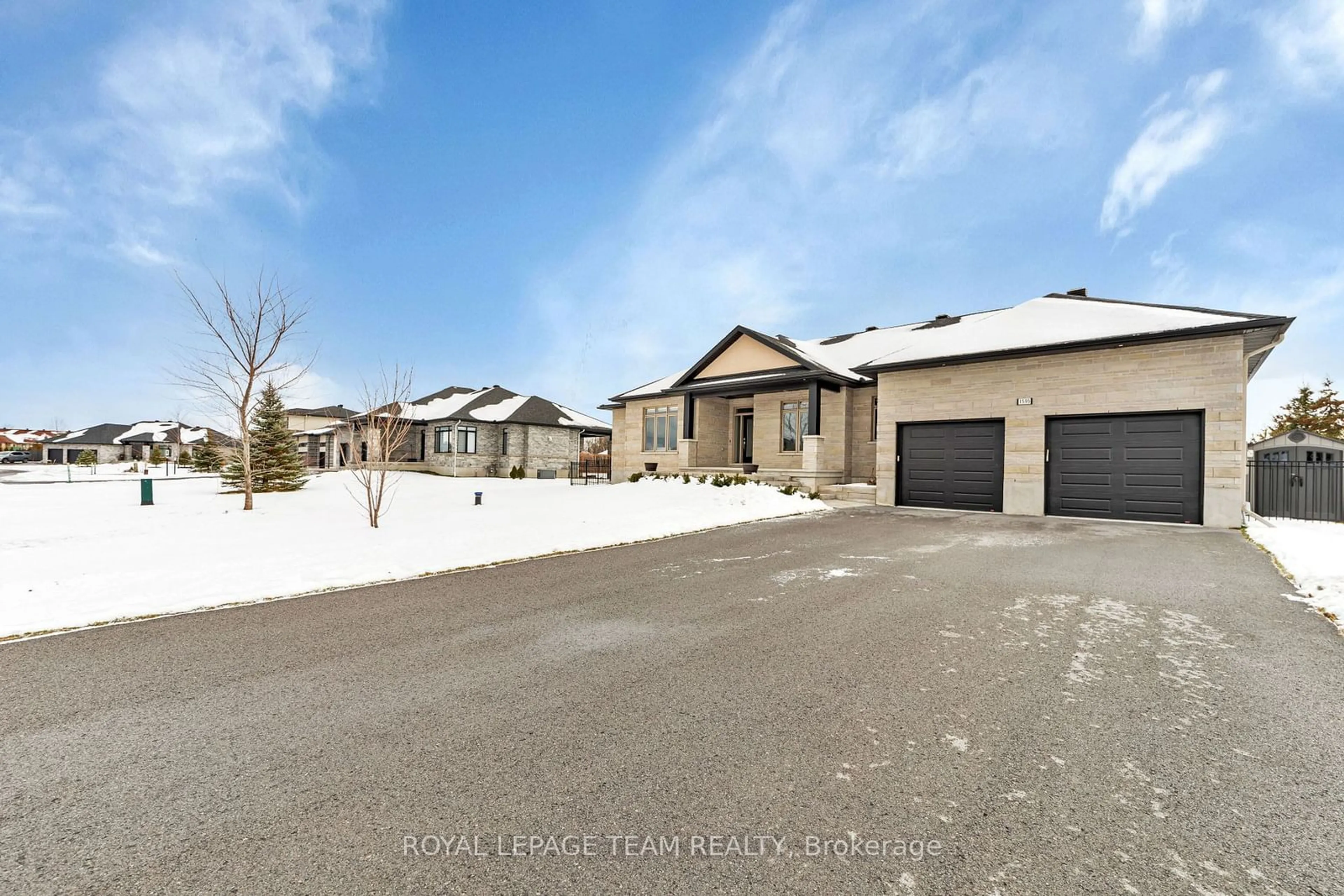 A pic from outside/outdoor area/front of a property/back of a property/a pic from drone, street for 1595 Rangeland Ave, Greely - Metcalfe - Osgoode - Vernon and Area Ontario K4P 0E1