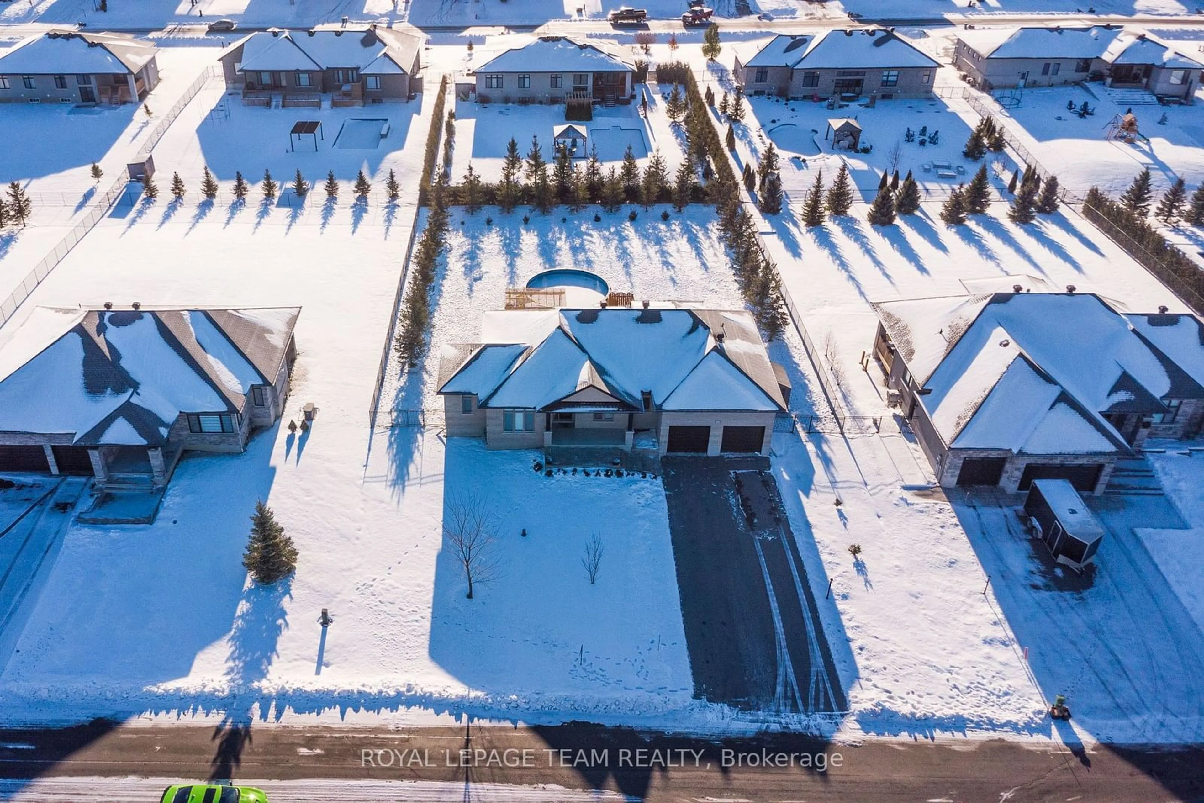 A pic from outside/outdoor area/front of a property/back of a property/a pic from drone, street for 1595 Rangeland Ave, Greely - Metcalfe - Osgoode - Vernon and Area Ontario K4P 0E1