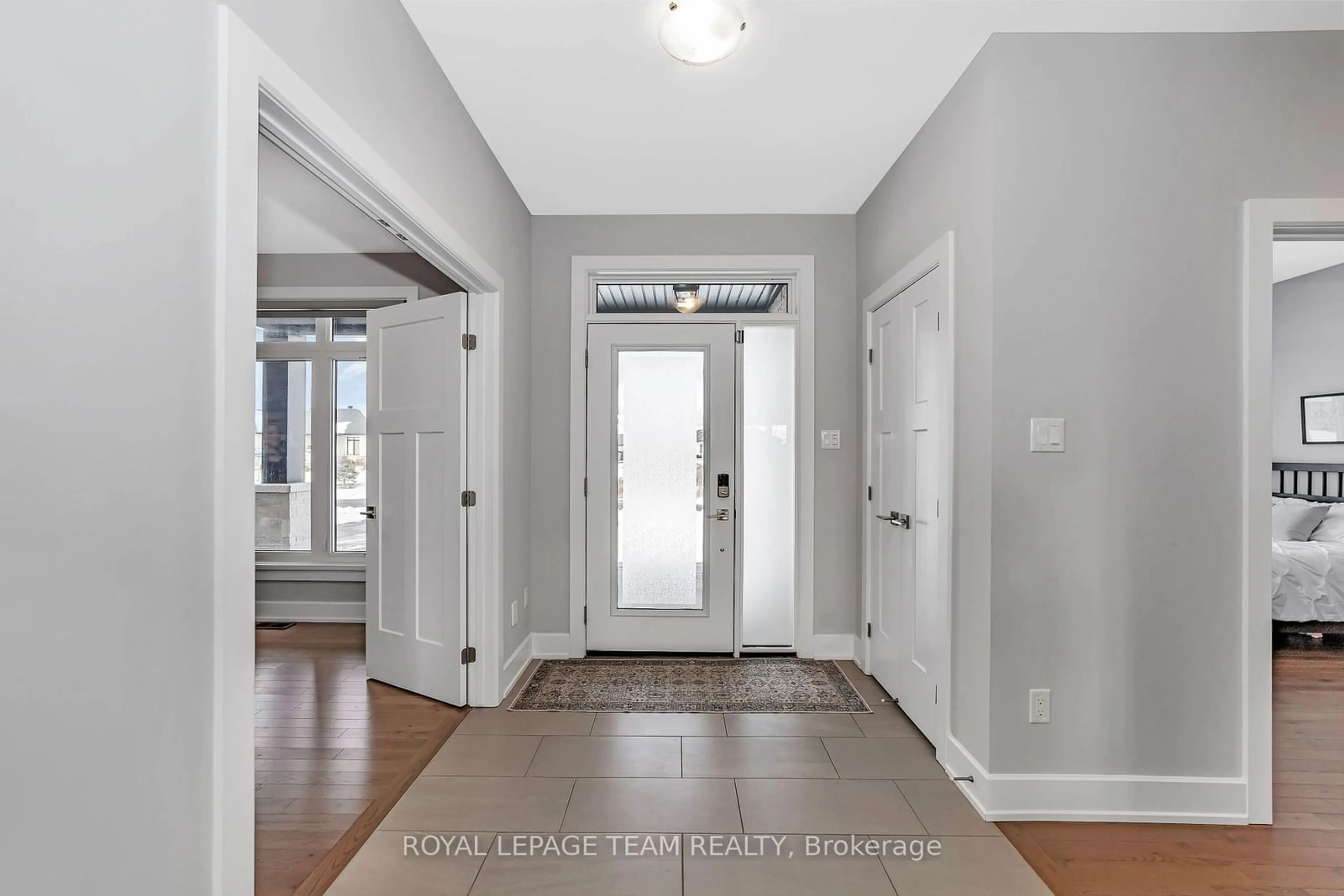 Indoor entryway for 1595 Rangeland Ave, Greely - Metcalfe - Osgoode - Vernon and Area Ontario K4P 0E1