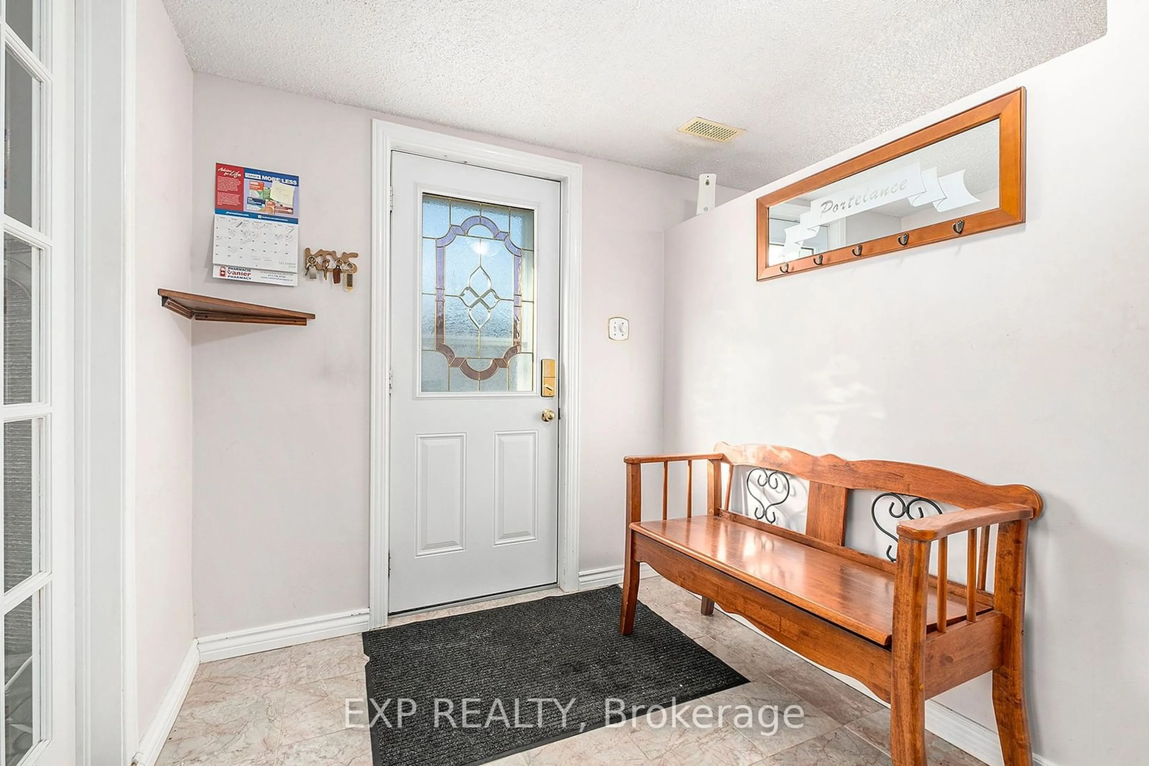 Indoor entryway for 3836 Leitrim Rd, Leitrim Ontario K1G 3N4