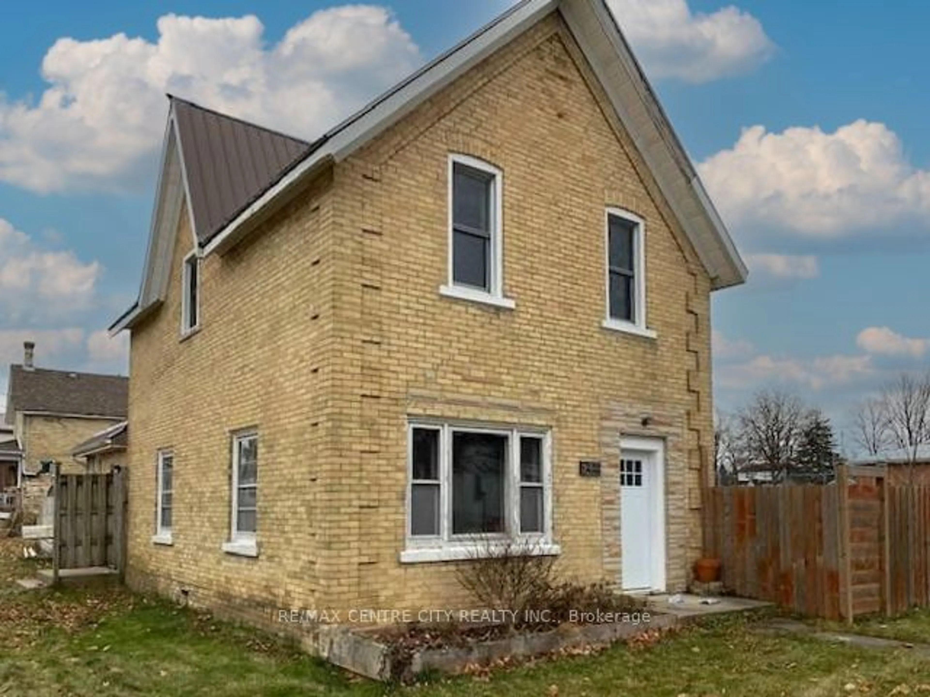 Home with brick exterior material, building for 243 Warwick St, Warwick Ontario N0M 2S0