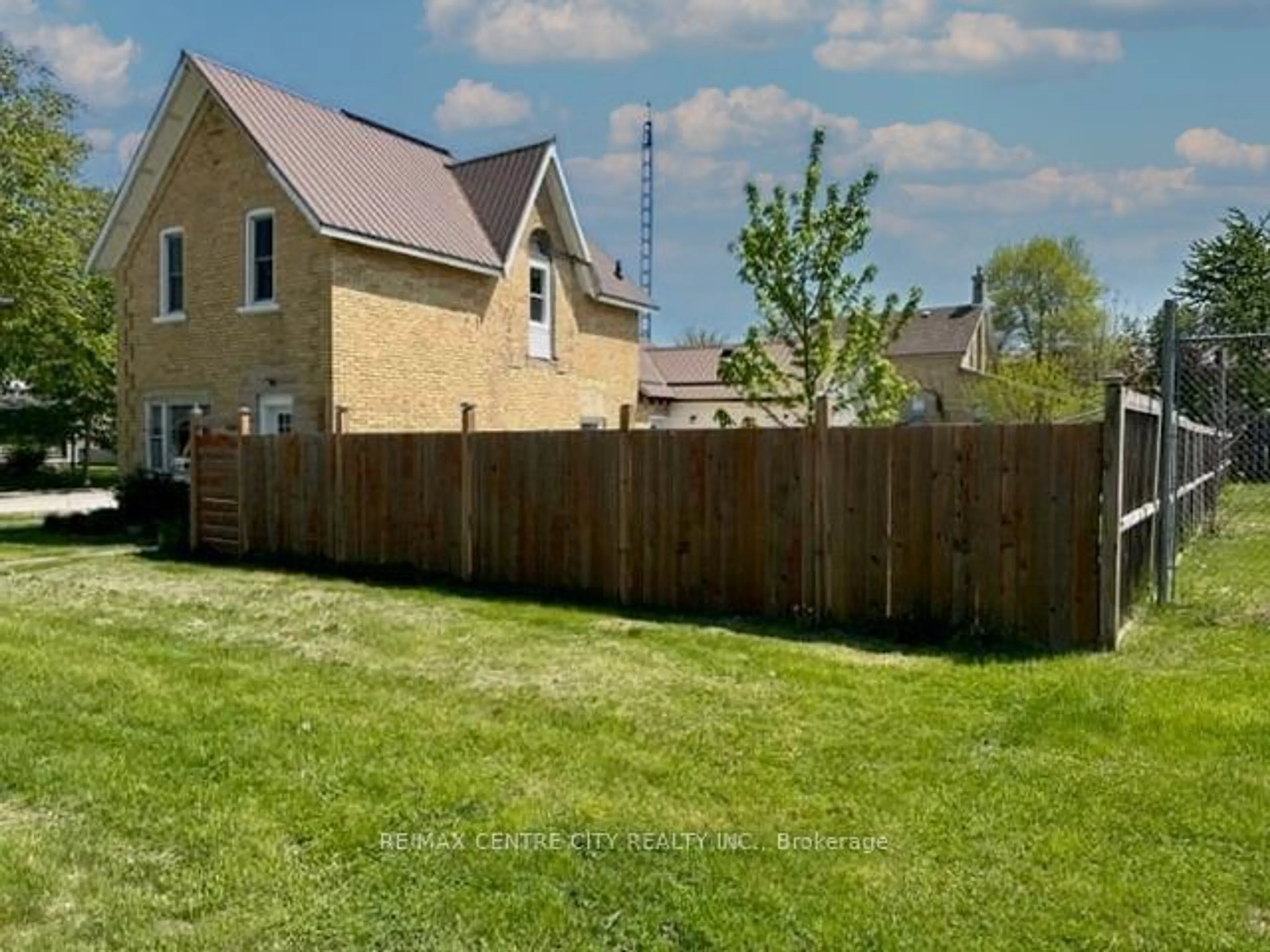 A pic from outside/outdoor area/front of a property/back of a property/a pic from drone, street for 243 Warwick St, Warwick Ontario N0M 2S0