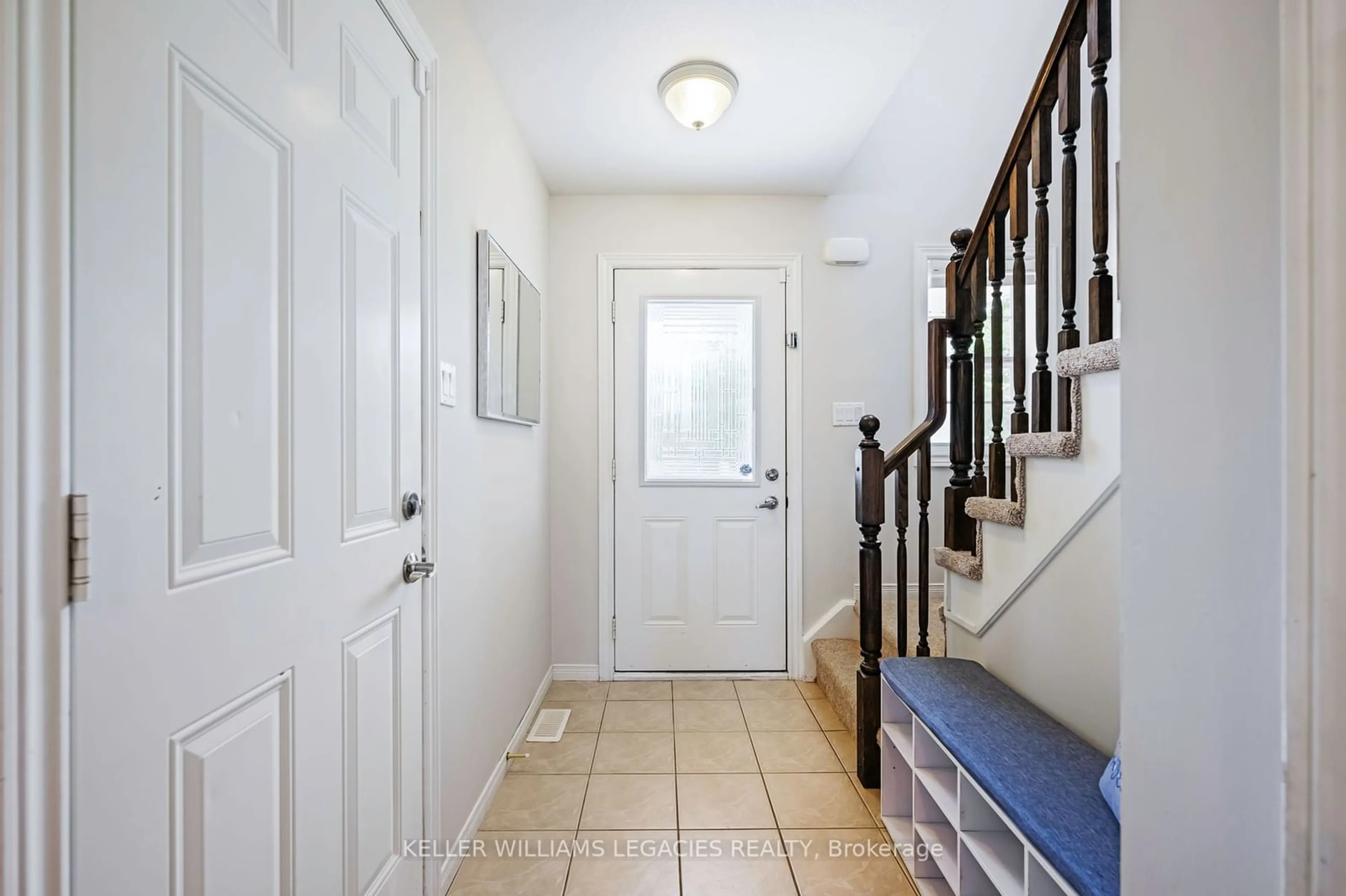 Indoor entryway for 124 Fleming Way, Shelburne Ontario L9V 3E5