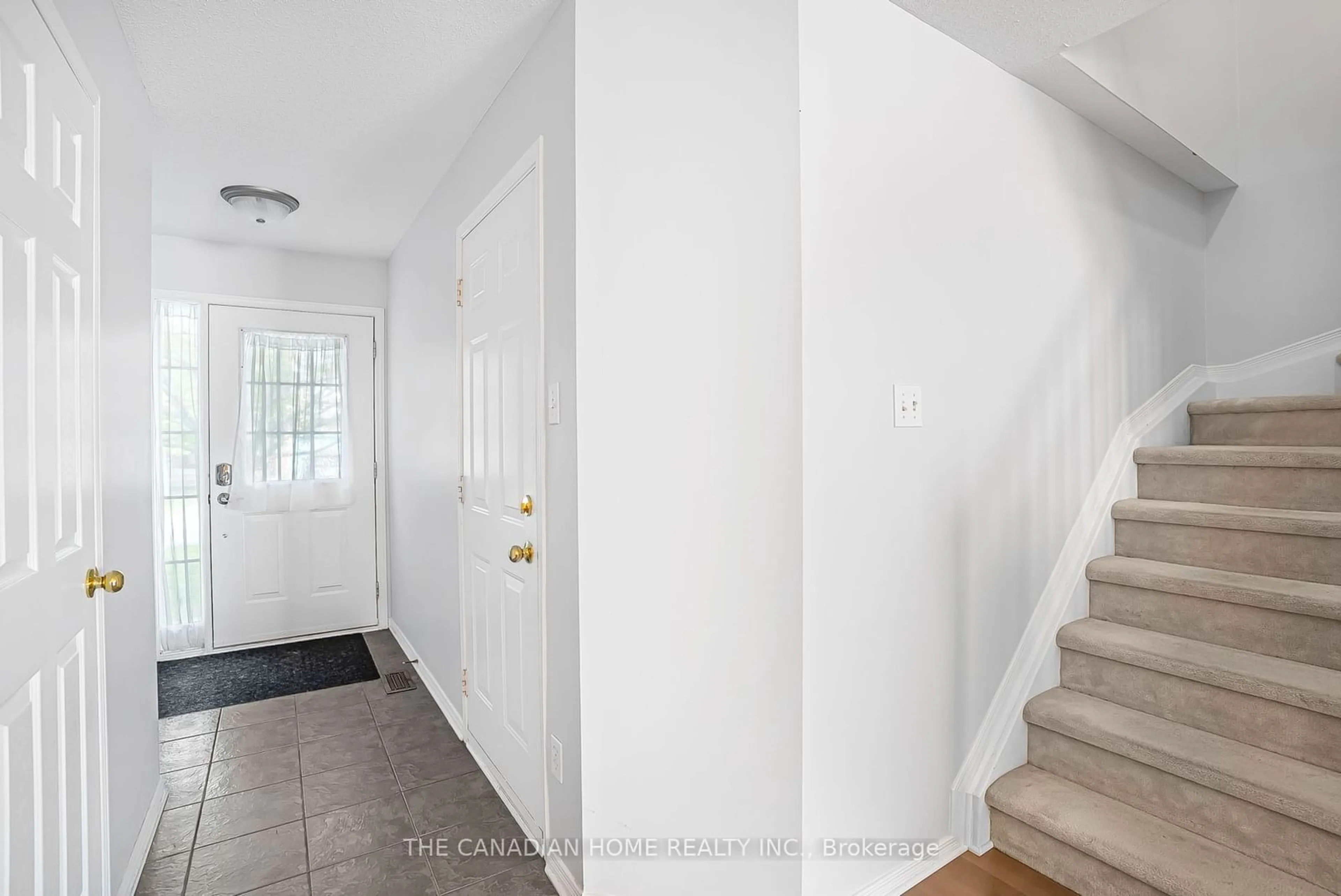 Indoor entryway for 136 Topham Terr, Orleans - Cumberland and Area Ontario K4A 5B7