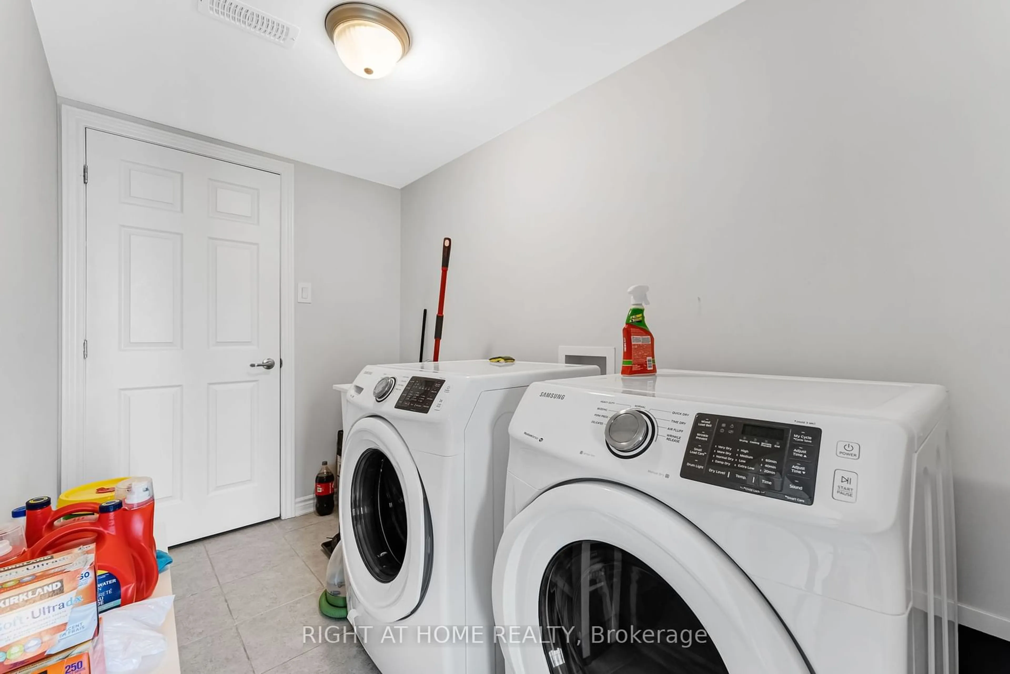 Laundry room for 74 Feathertop Lane, Kanata Ontario K2V 0K7