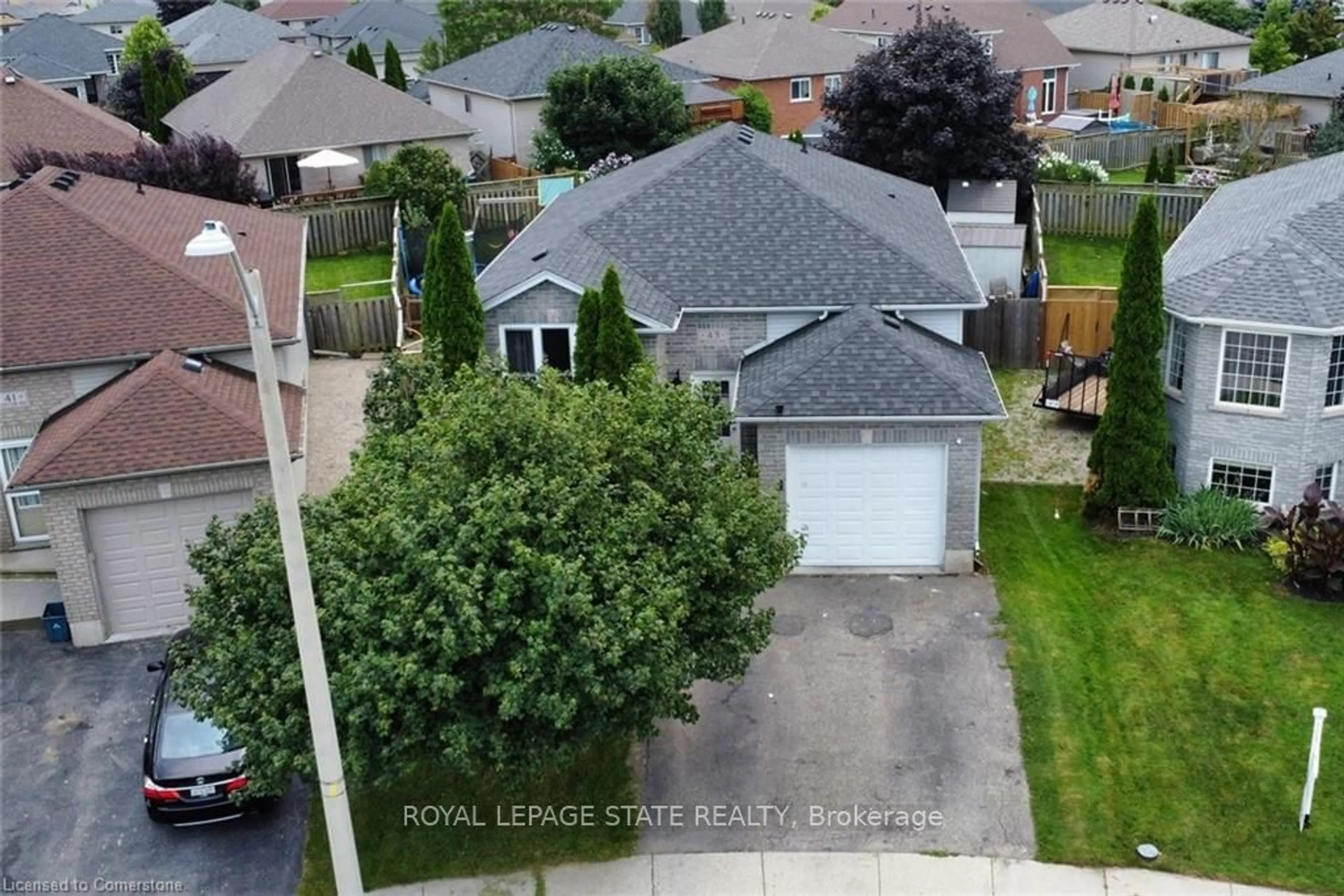 A pic from outside/outdoor area/front of a property/back of a property/a pic from drone, street for 43 Brewster Way, Brantford Ontario N3T 6N4