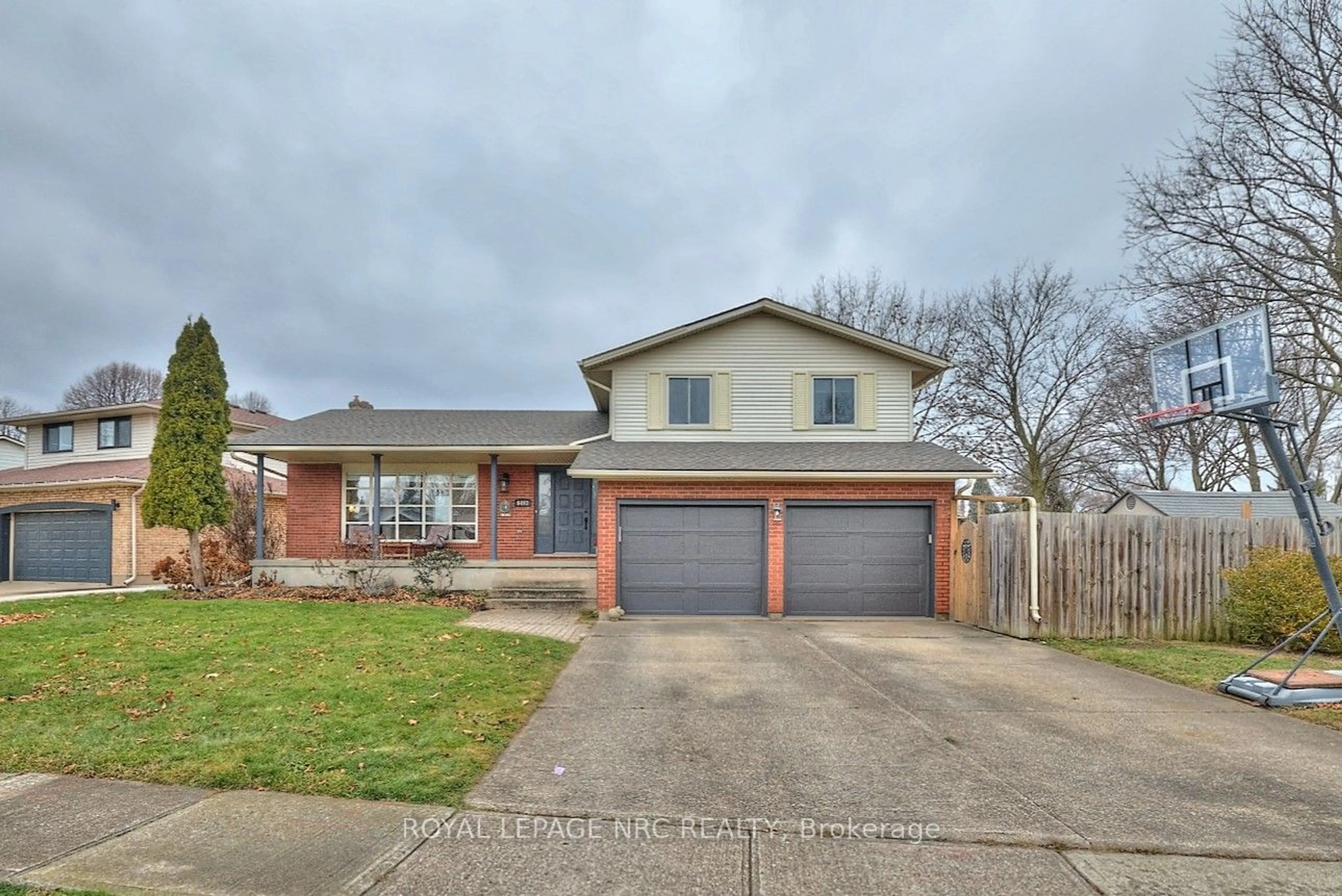 Home with brick exterior material, street for 6493 Galaxy Dr, Niagara Falls Ontario L2J 3Y2