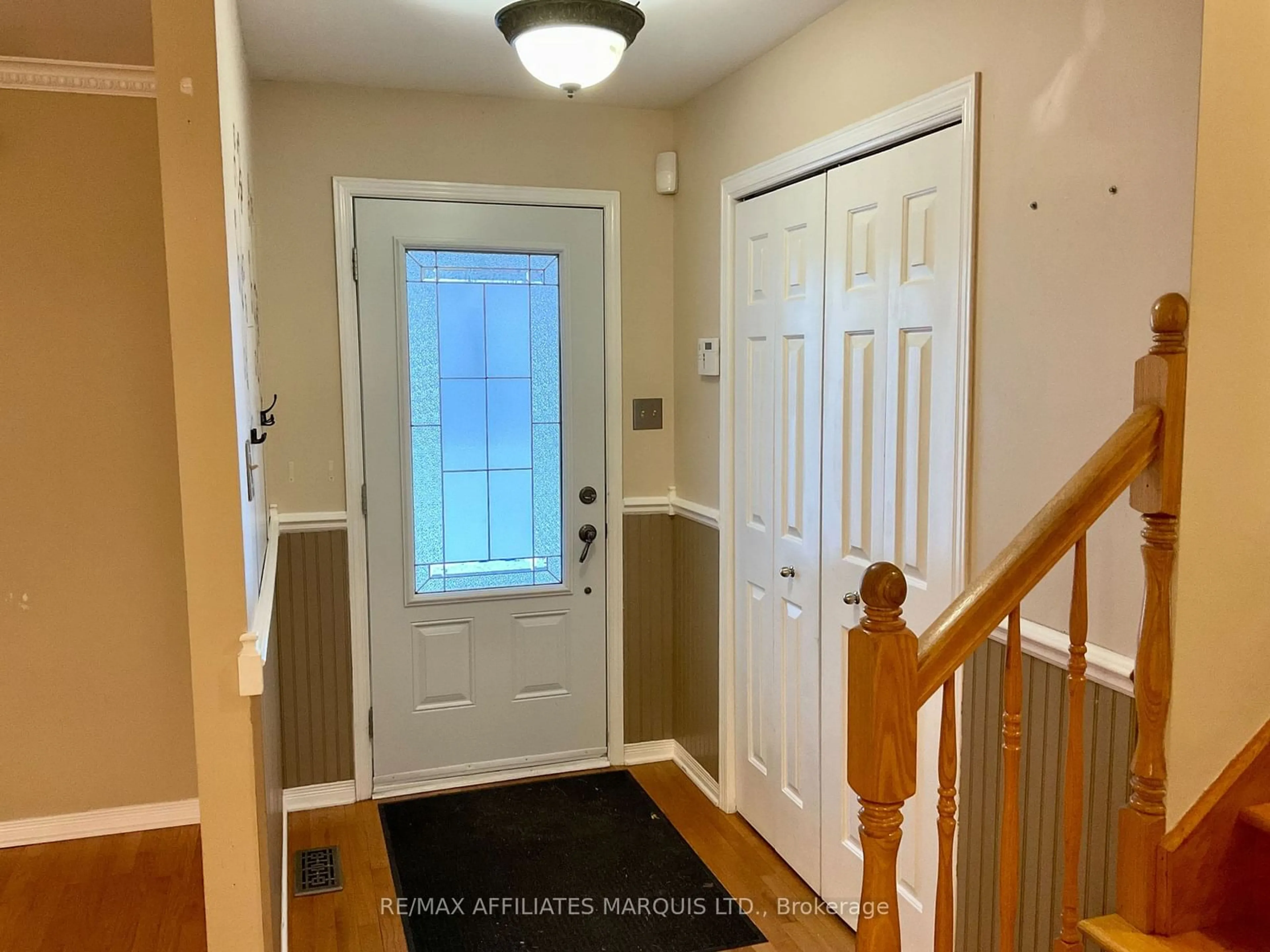 Indoor entryway for 1360 Lancaster Cres, Cornwall Ontario K6H 6P6