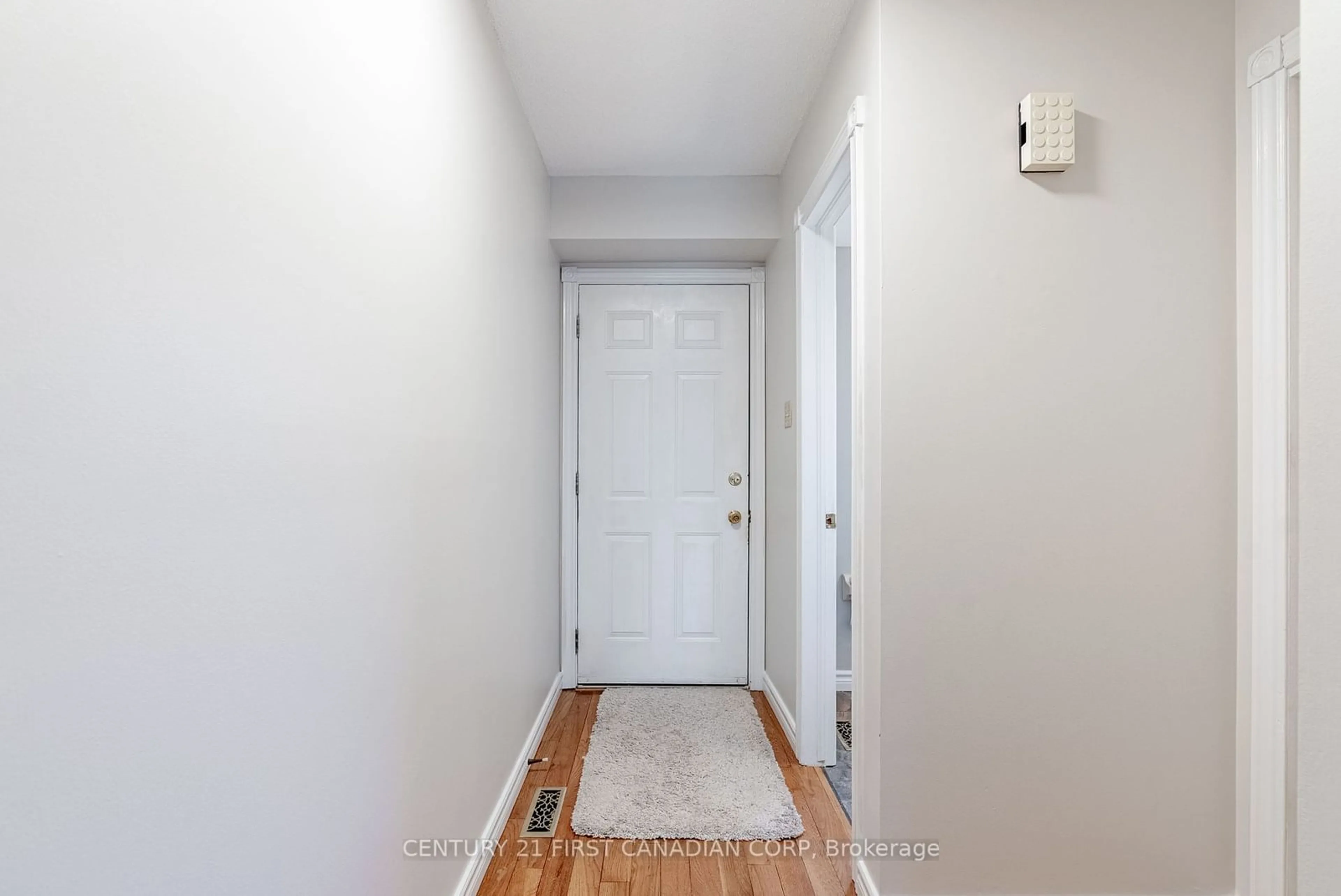 Indoor entryway for 160 Conway Dr #Unit 7, London Ontario N6E 3M4