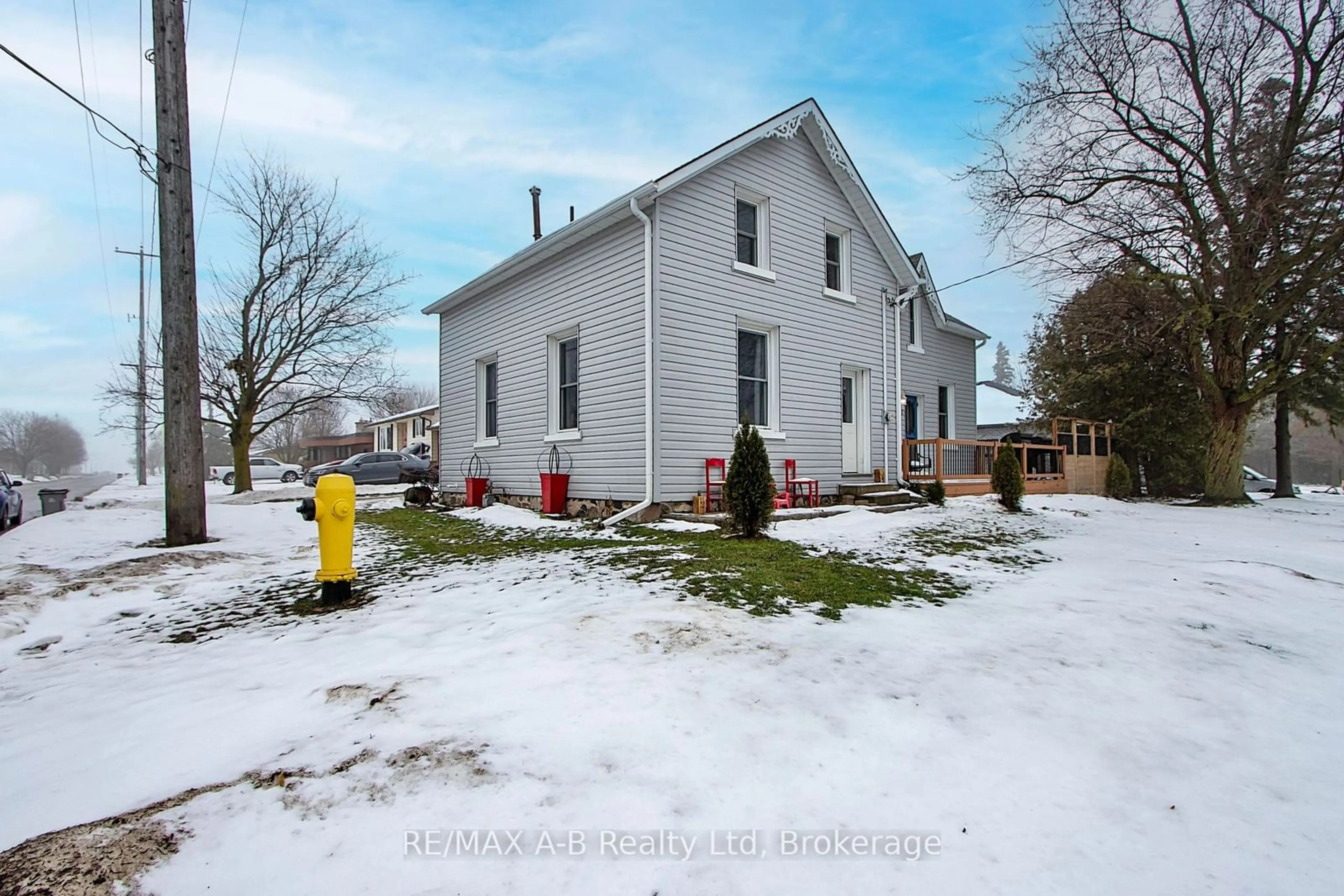 A pic from outside/outdoor area/front of a property/back of a property/a pic from drone, building for 211 Wellington St, West Perth Ontario N0K 1N0